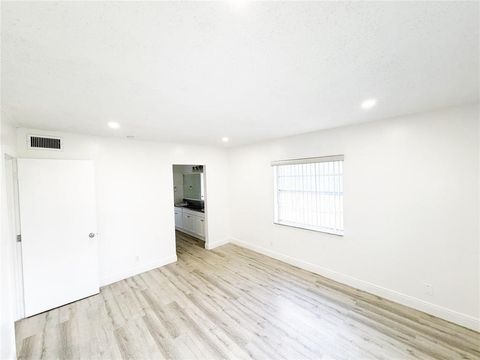 Tiny photo for 2710 Riverside Drive #201-A, Coral Springs, FL 33065 (MLS # B26054510)
