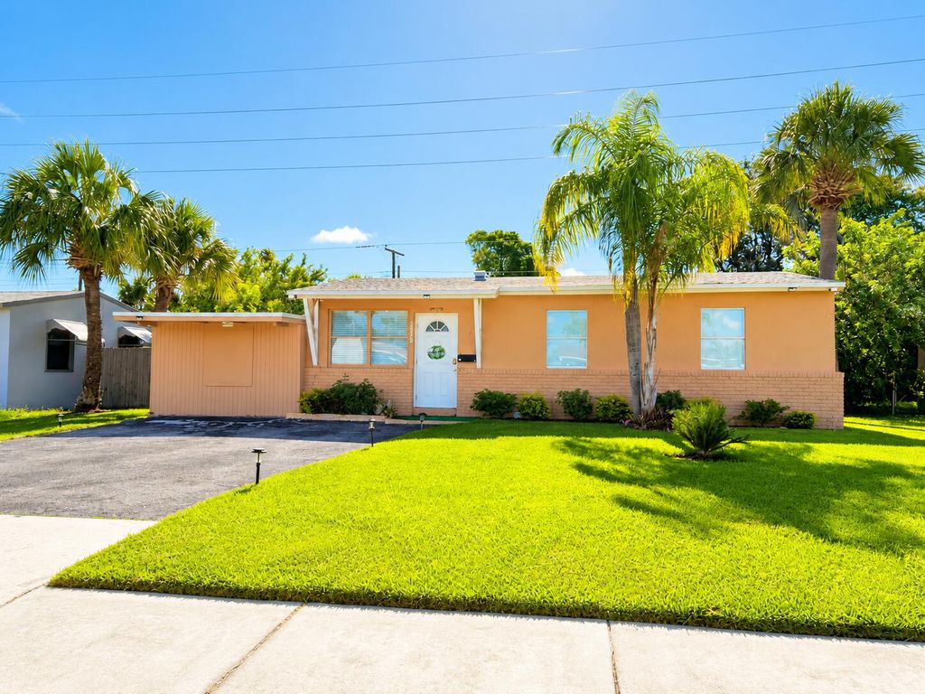 Photo of 2940 Avenue, Riviera Beach, FL 33404 (MLS # B26032159)