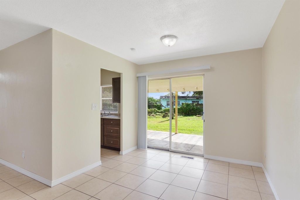 Photo of 425 Riomar Drive, Port Saint Lucie, FL 34952 (MLS # R11038116)