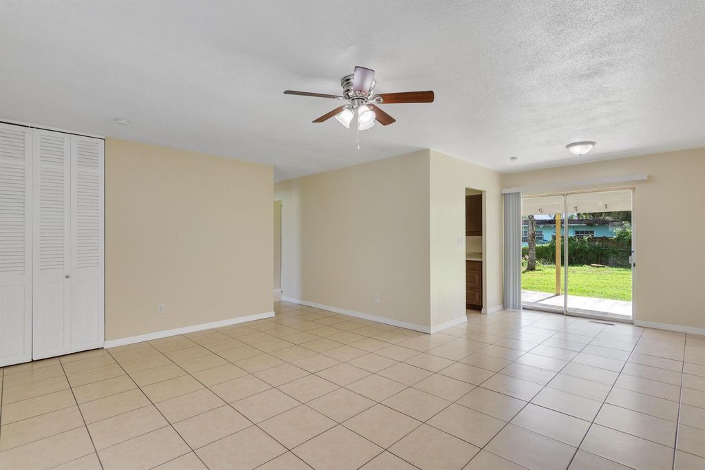 Photo of 425 Riomar Drive, Port Saint Lucie, FL 34952 (MLS # R11038116)