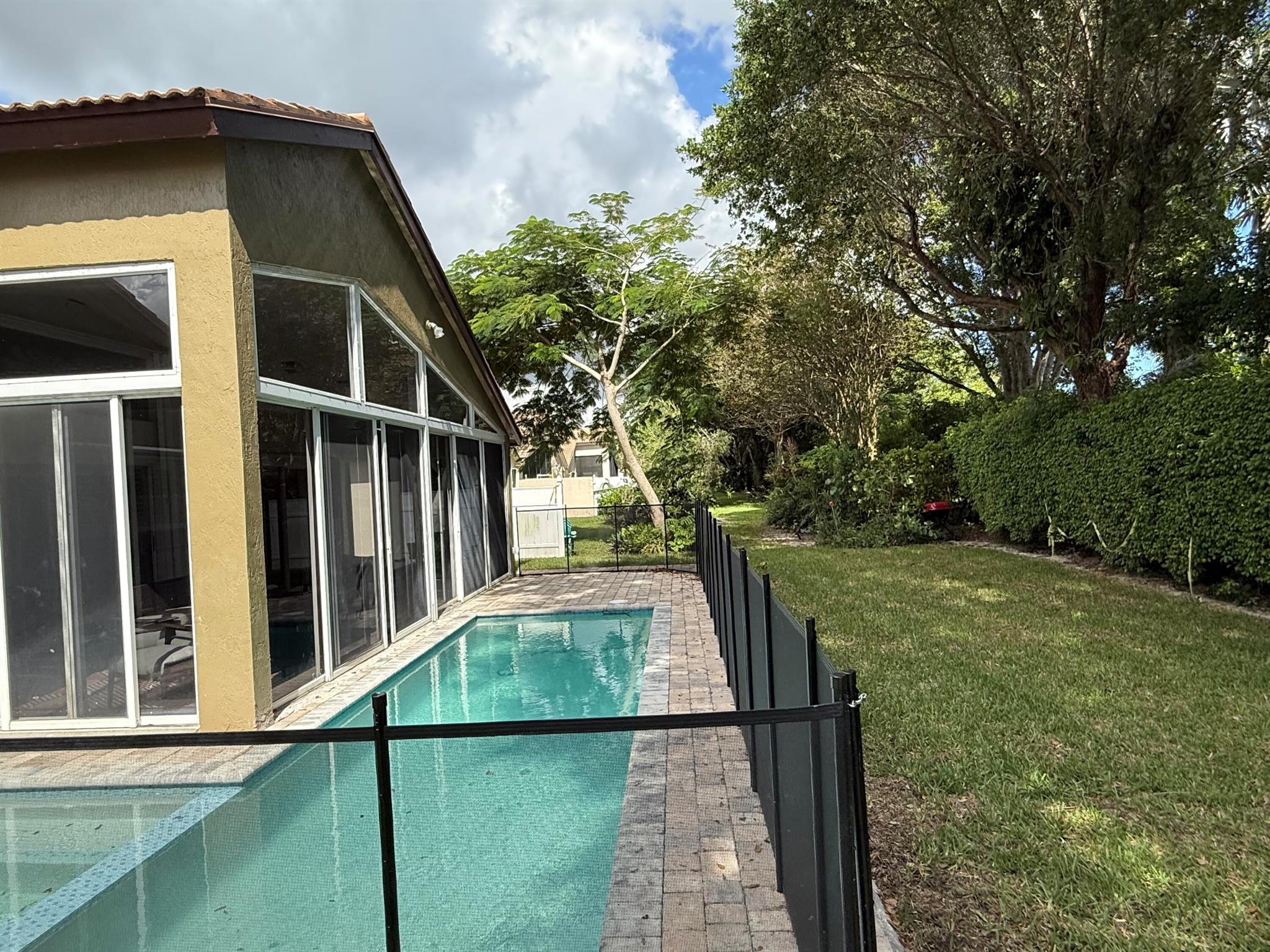 ROYAL LAKES - Residential