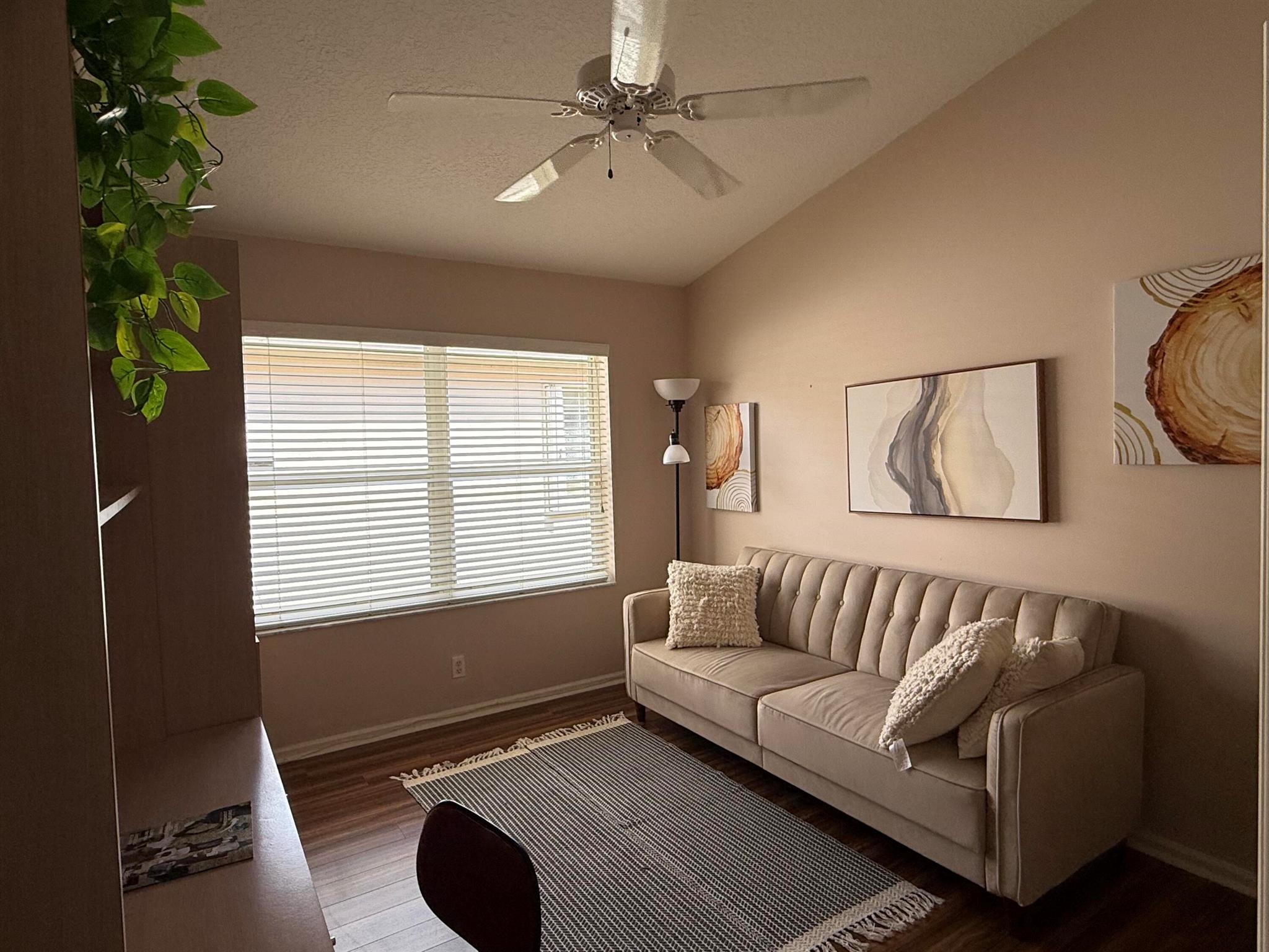 ROYAL LAKES - Residential