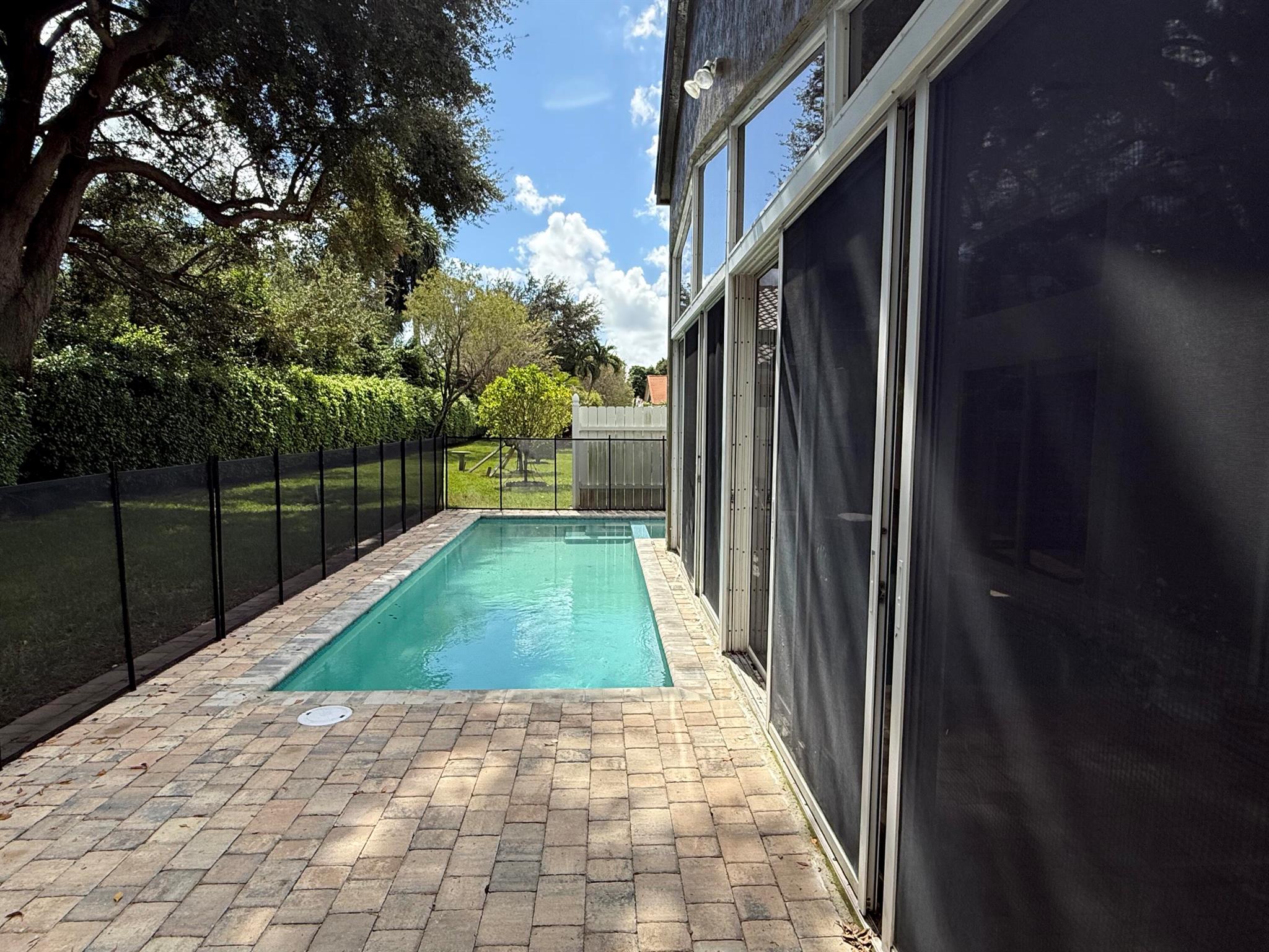 ROYAL LAKES - Residential