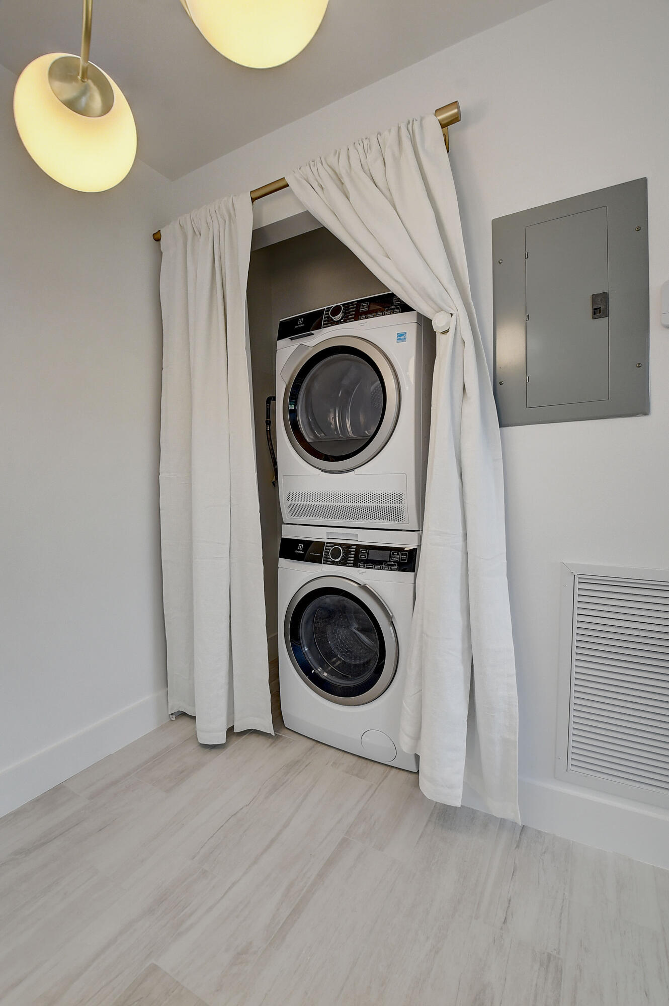 LAKE WORTH TOWN OF - Residential Lease