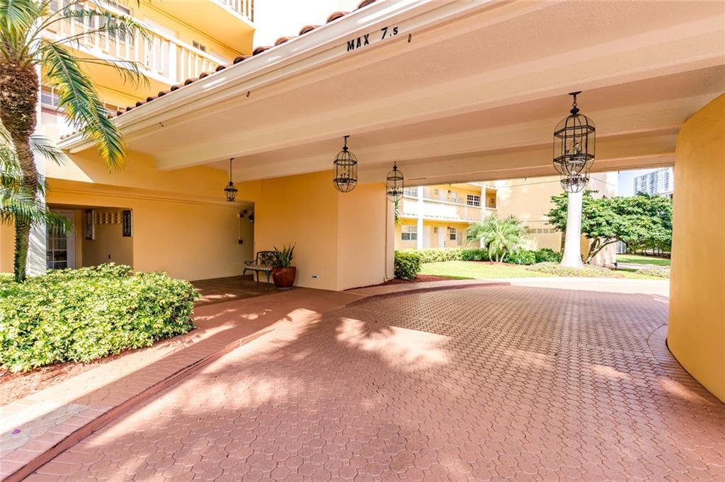 Pompano Yacht & Beach Clu - Residential