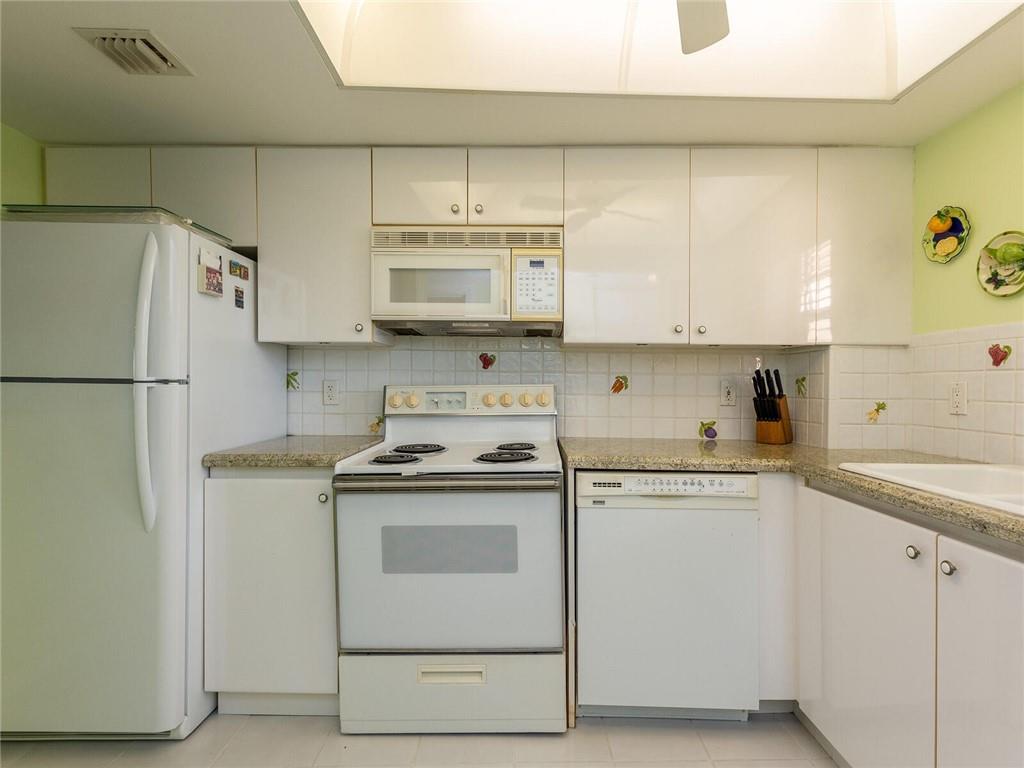 Pompano Yacht & Beach Clu - Residential