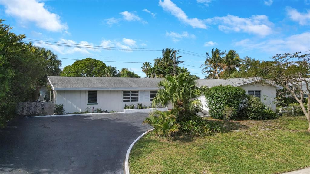 Photo of 542 Marlin Road, North Palm Beach, FL 33408 (MLS # R10793263)
