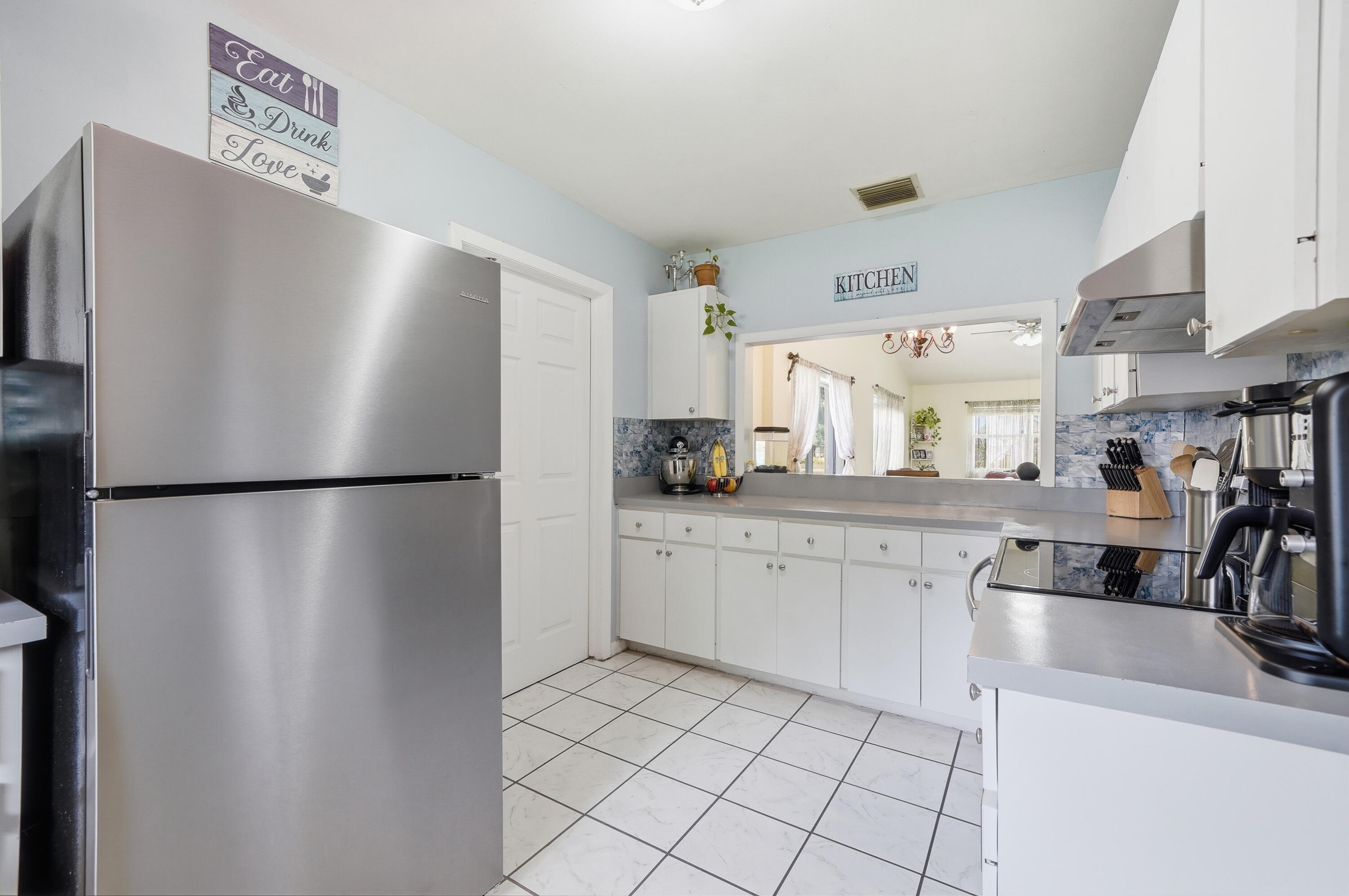 6627 N Parkway Drive 1