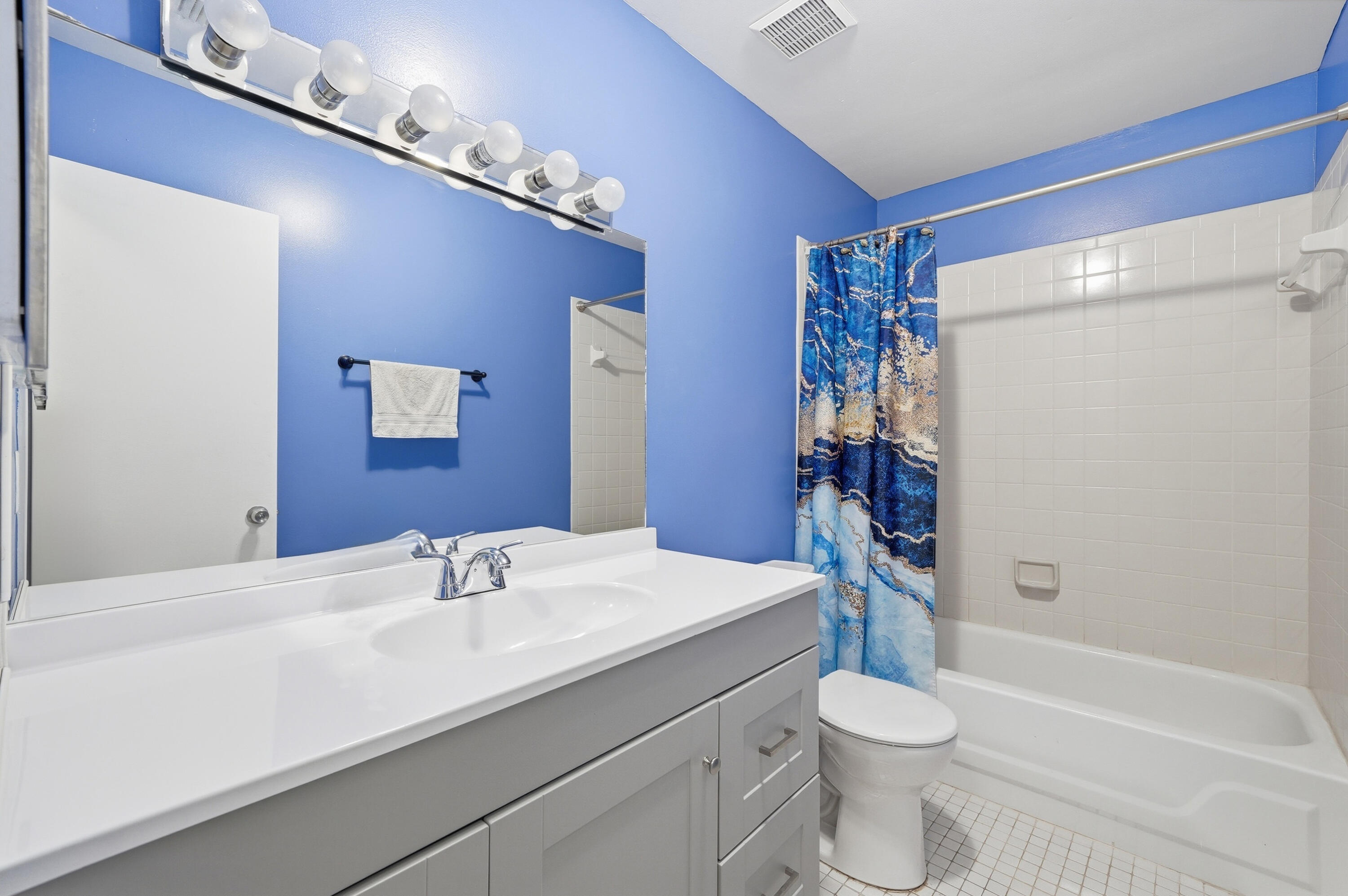 VENETIAN LAKES CONDO - Residential