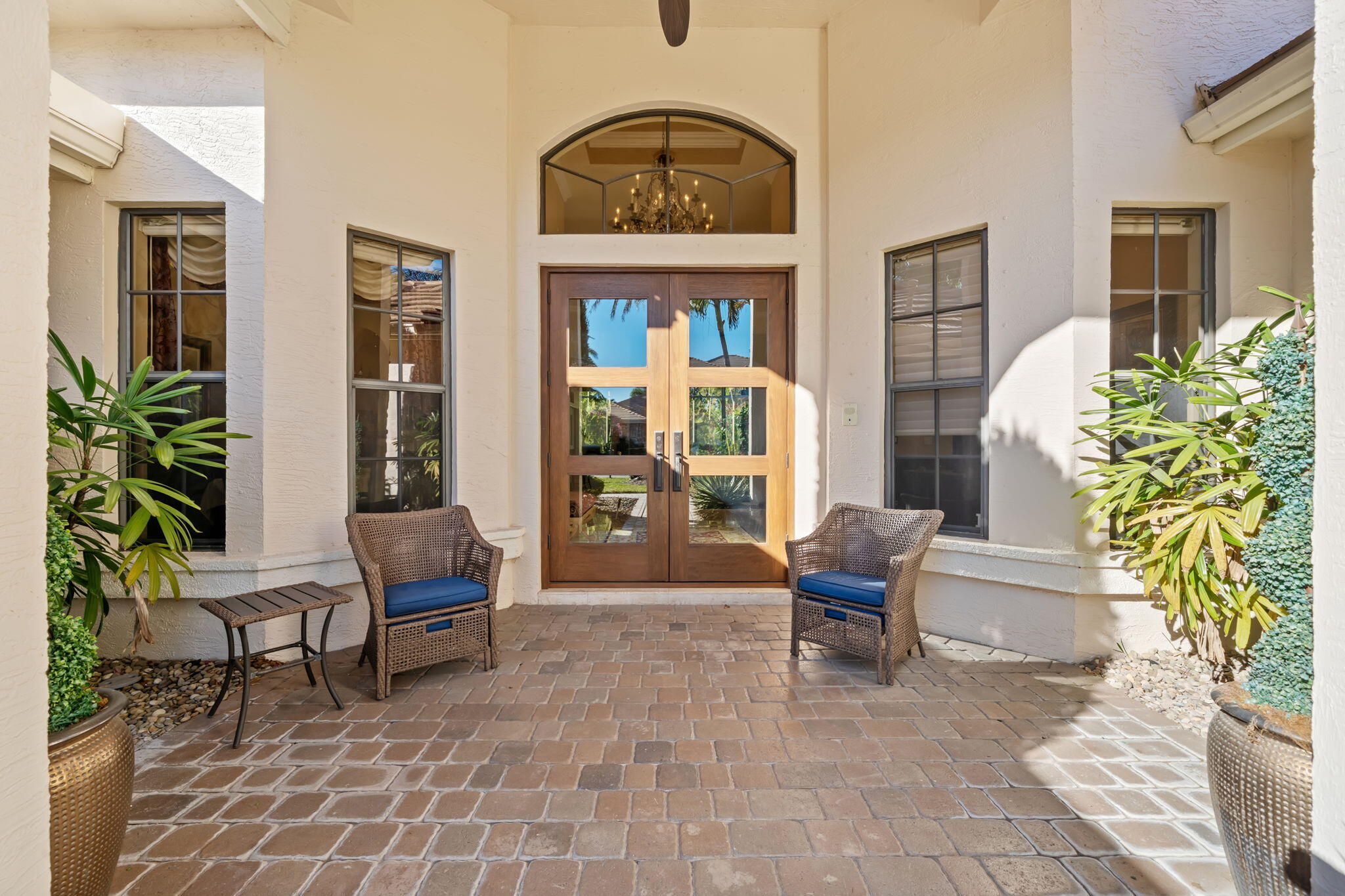 10710 Versailles Boulevard