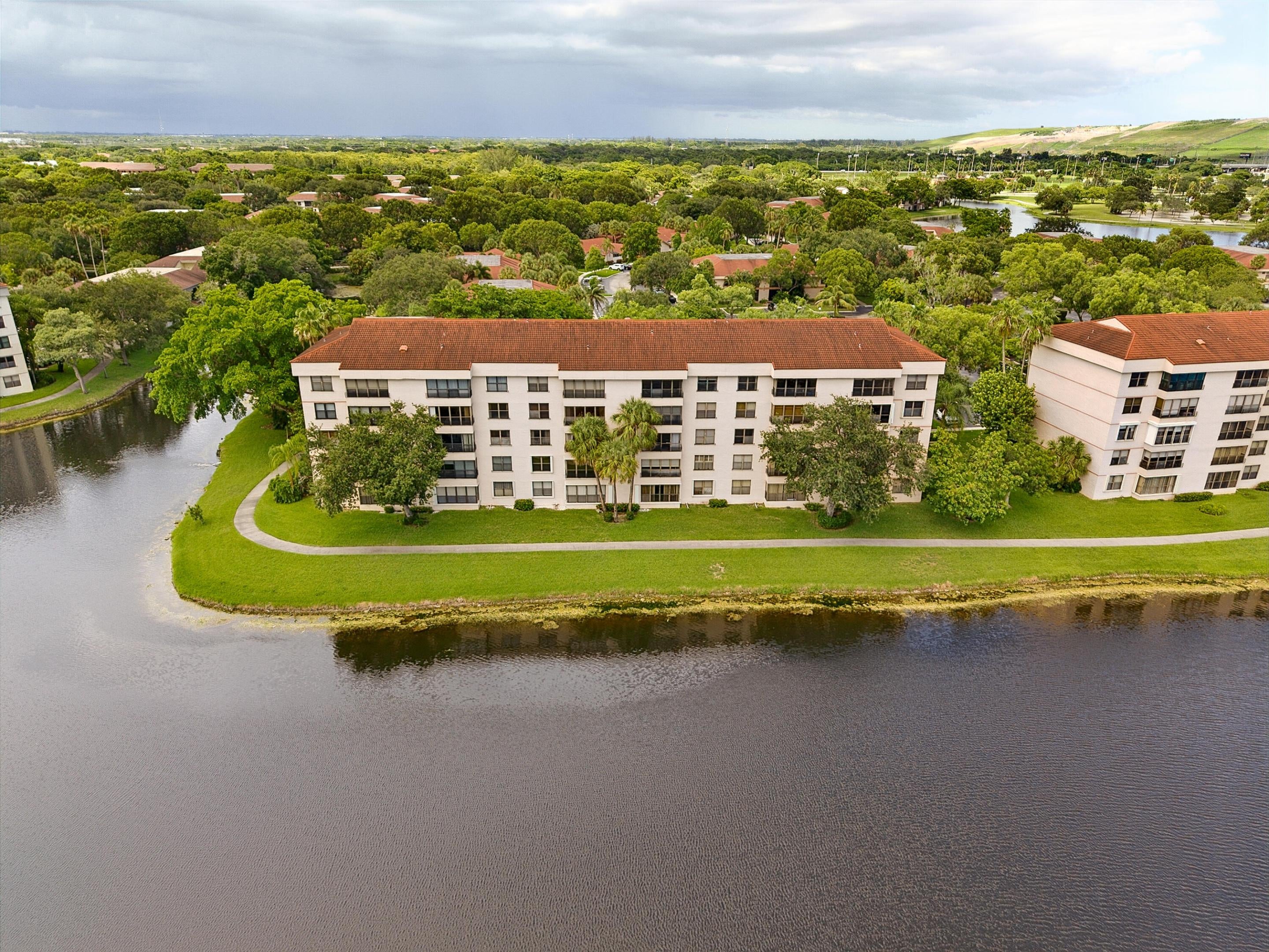 2768 Carambola Circle S 506, Coconut Creek, FL, 33066/$212,000 2 2768 Carambola Circle S 506