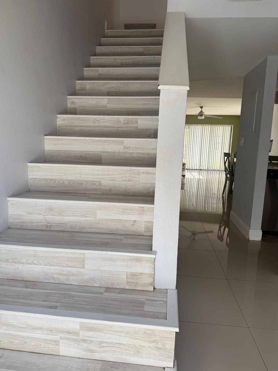 11596 NW 45th St 4, Coral Springs, FL, 33065/$260,000 3 11596 NW 45th St 4