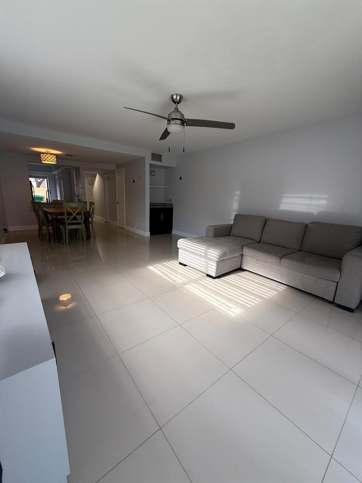 TOWNHOUSES OF CORAL SPRIN - Residential