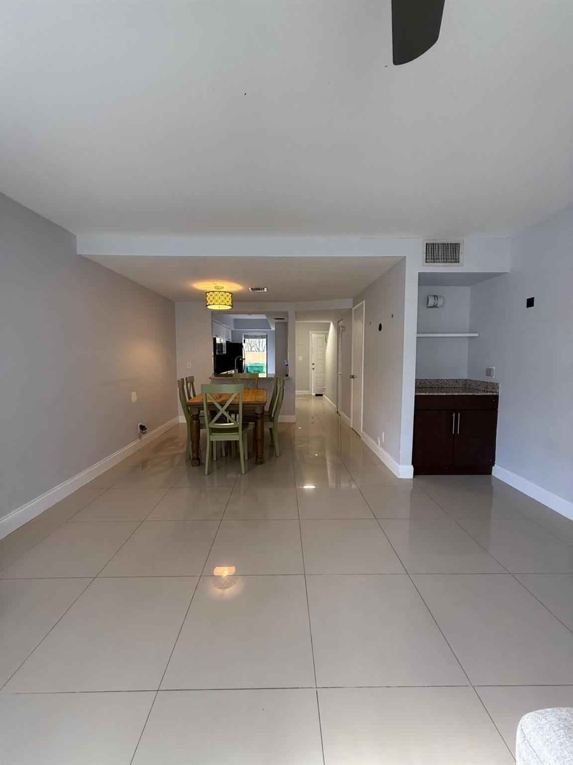 11596 NW 45th St 4, Coral Springs, FL, 33065/$260,000 4 11596 NW 45th St 4