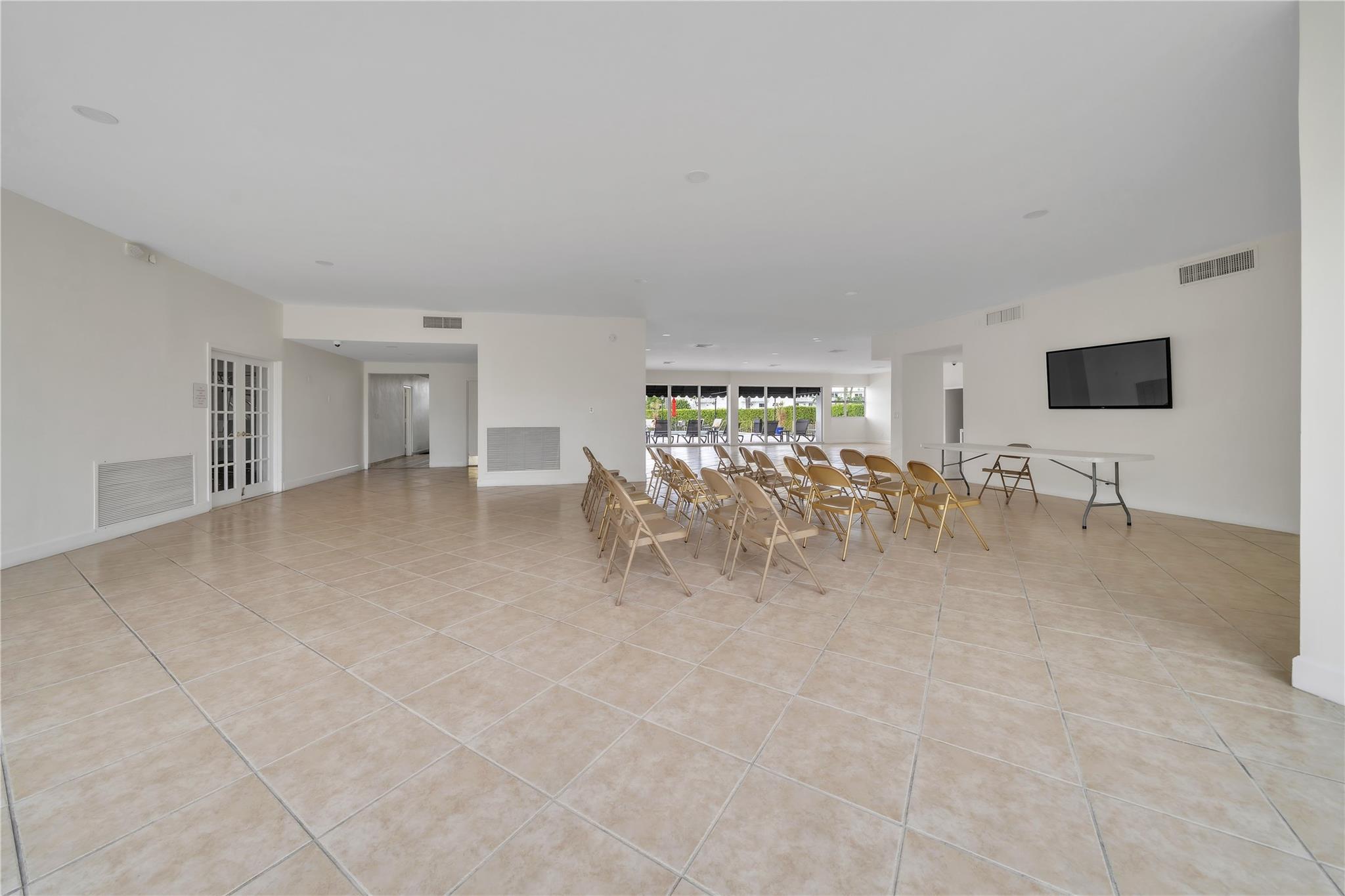 Lake Point Tower - Residential