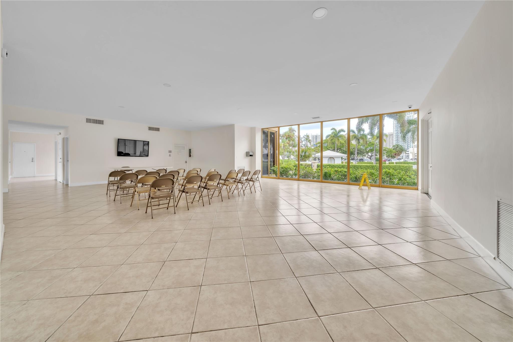 Lake Point Tower - Residential