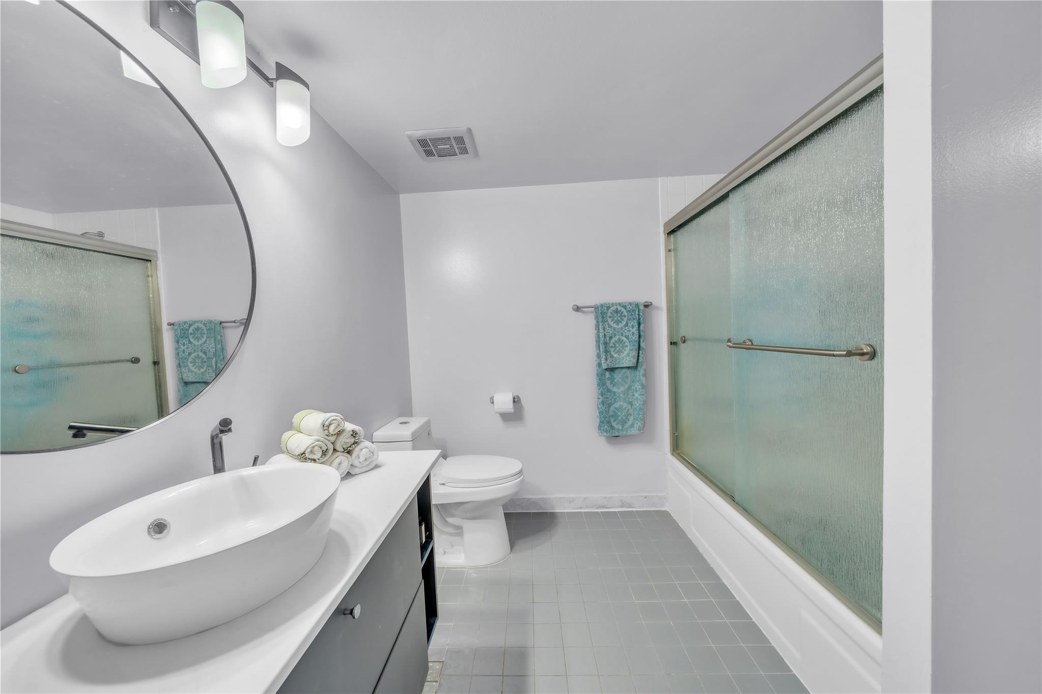 Lake Point Tower - Residential