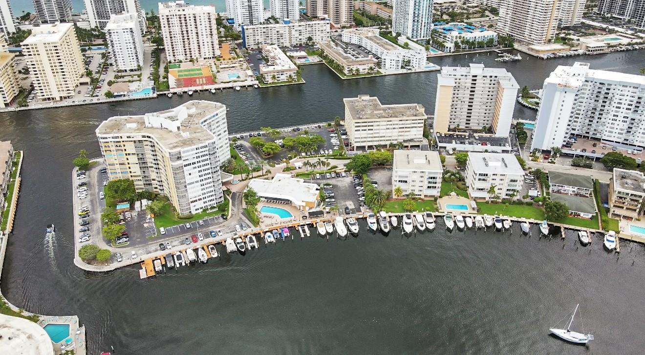 Lake Point Tower - Residential