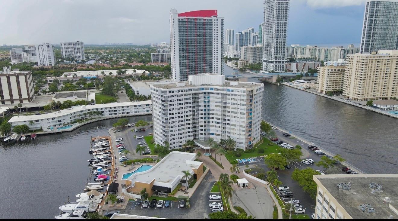 Lake Point Tower - Residential