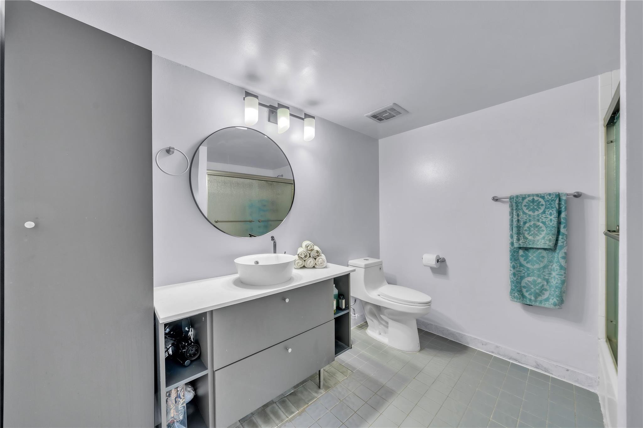 Lake Point Tower - Residential