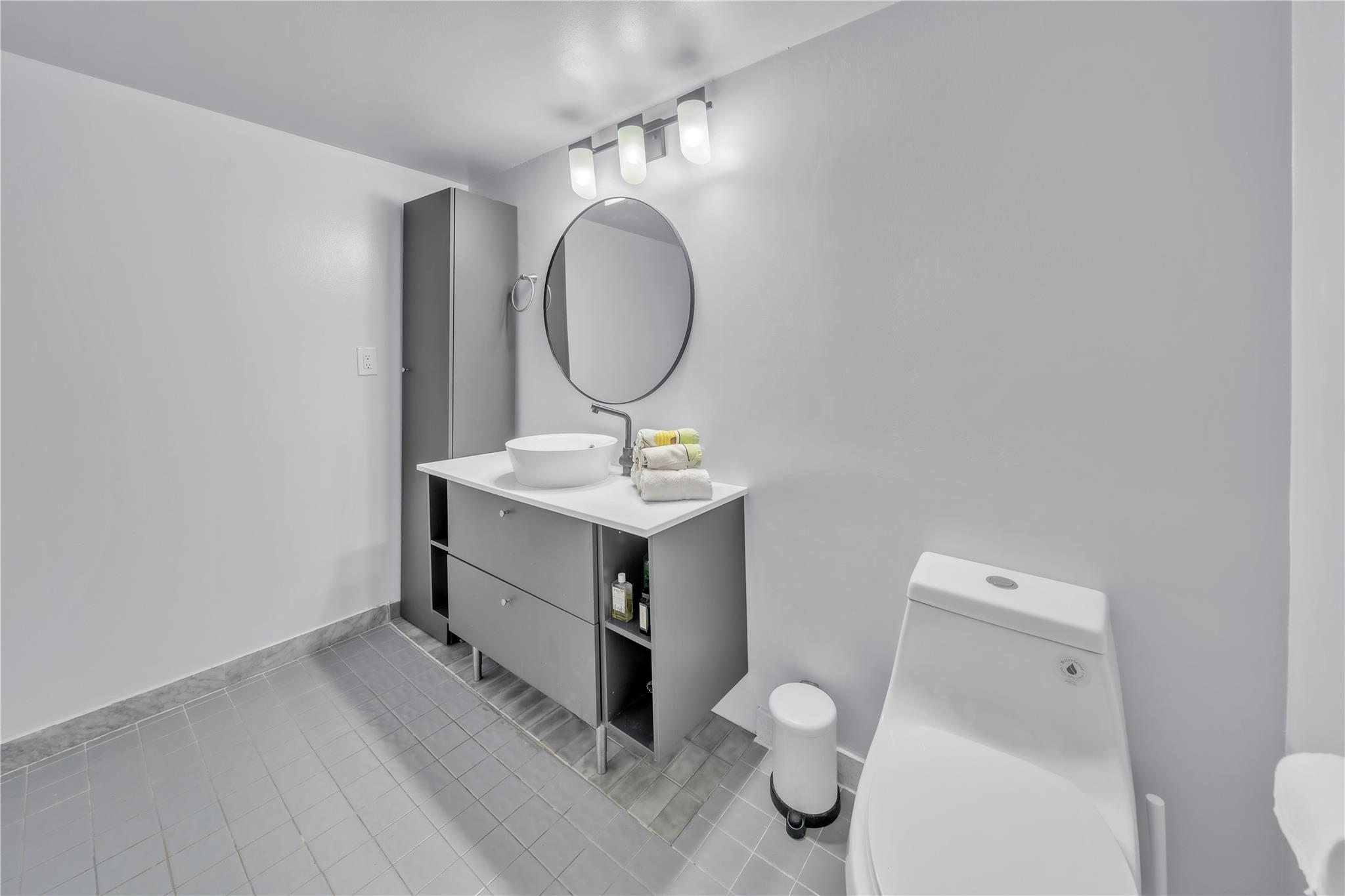Lake Point Tower - Residential