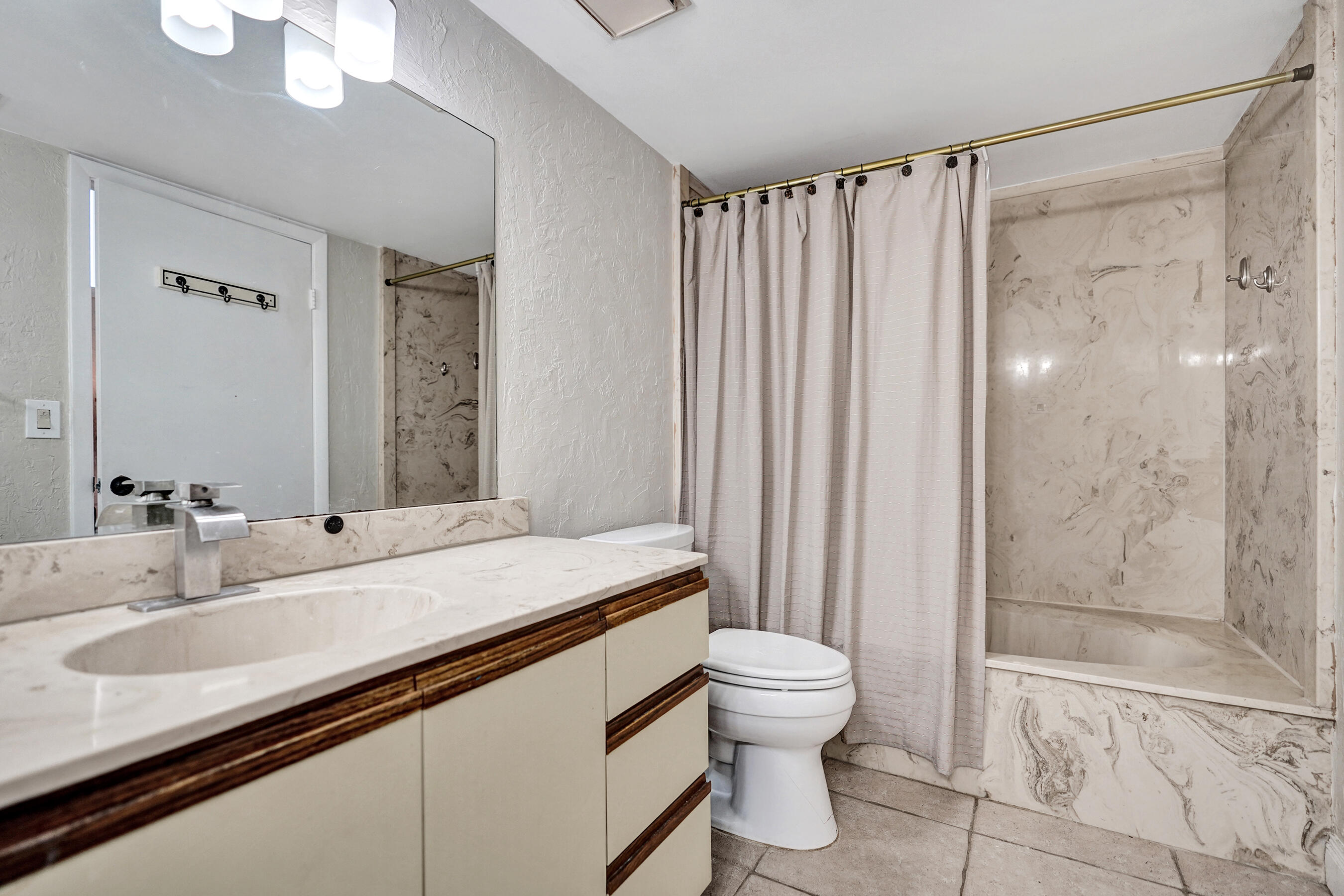 BOCA GARDENS - Residential