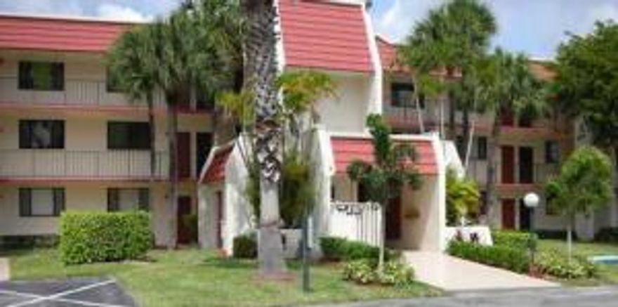 Tastefully renovated 2 Bedroom, 2 Bath with private patio overlooking the first hole on the fountains golf course and gorgeous western sunsets.  Second bedroom has a Murphy Bed and  Hideaway door panel which closes to make private bedroom.  Newer appliances, AC and Water heater.  NO MEMBERSHIP REQUIRED CURRENTLY but a 700 Credit Score is required by HOA.