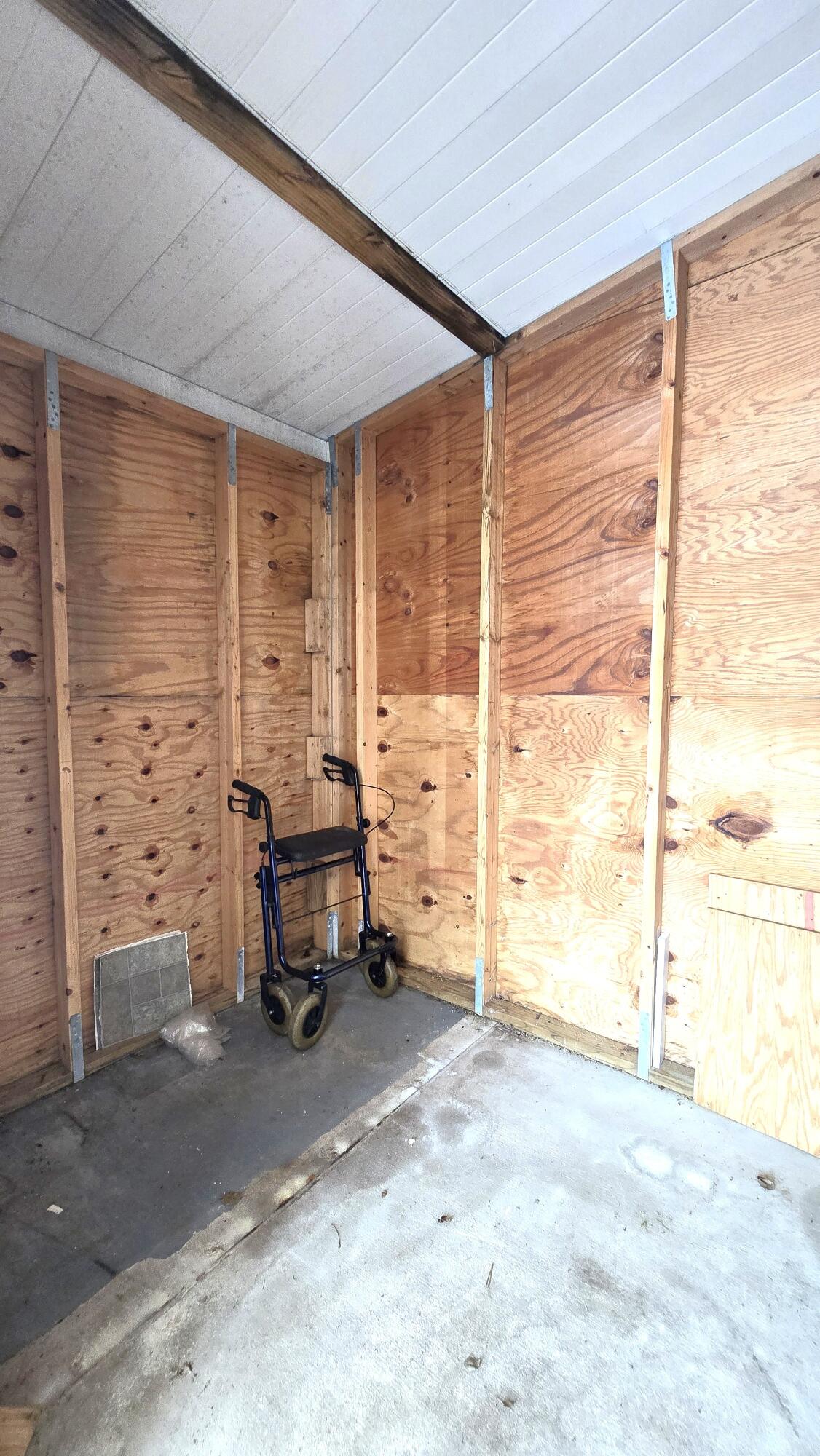 TROPICAL ISLES - Residential