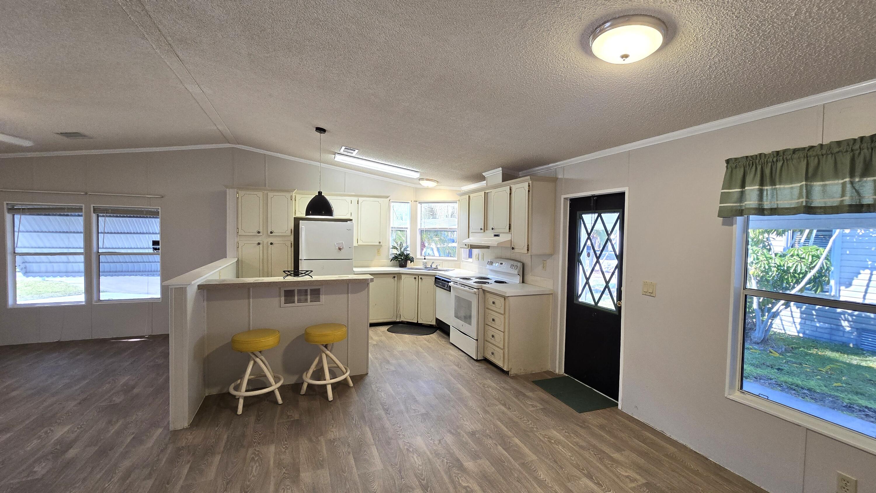 TROPICAL ISLES - Residential