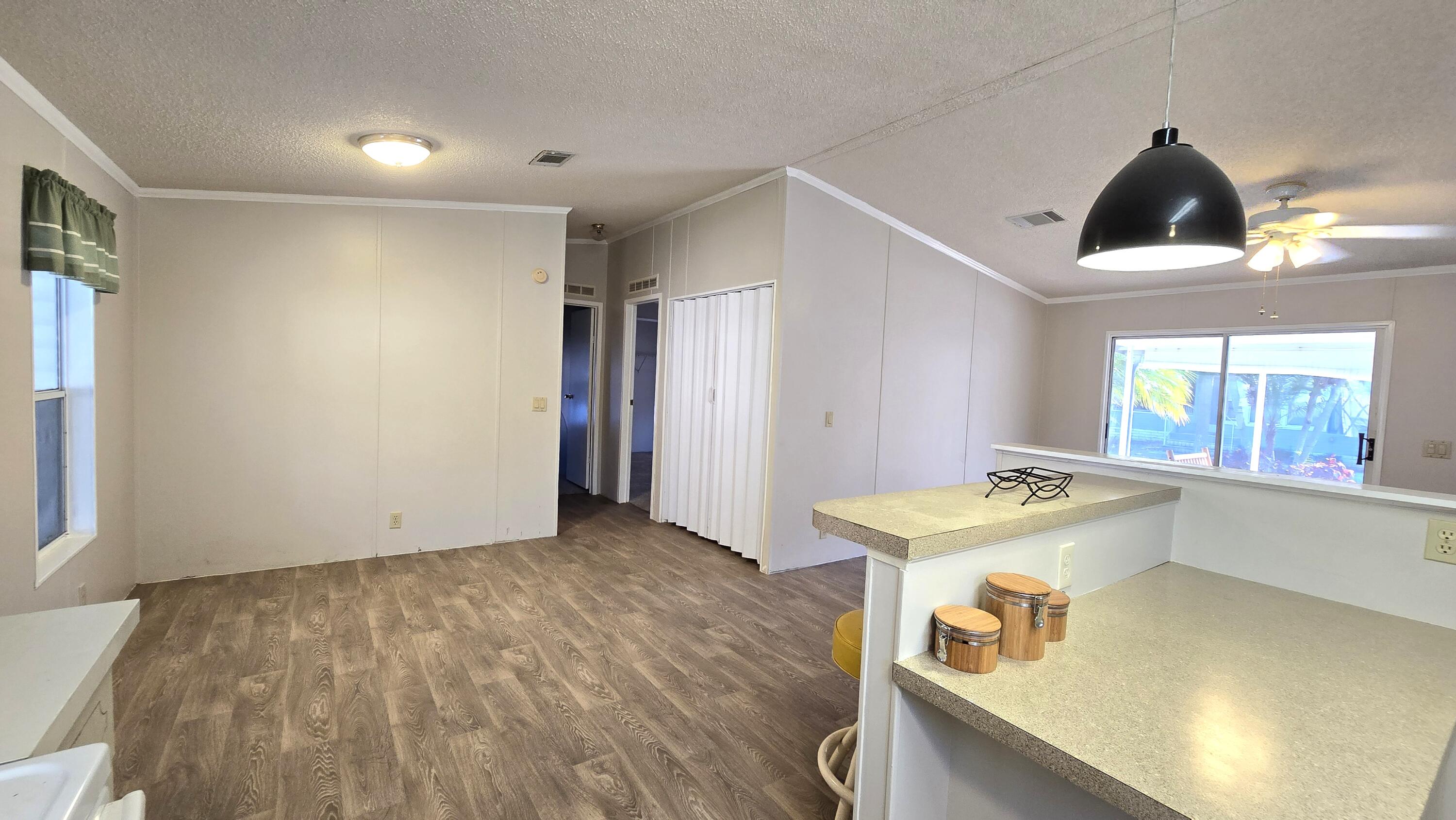 TROPICAL ISLES - Residential