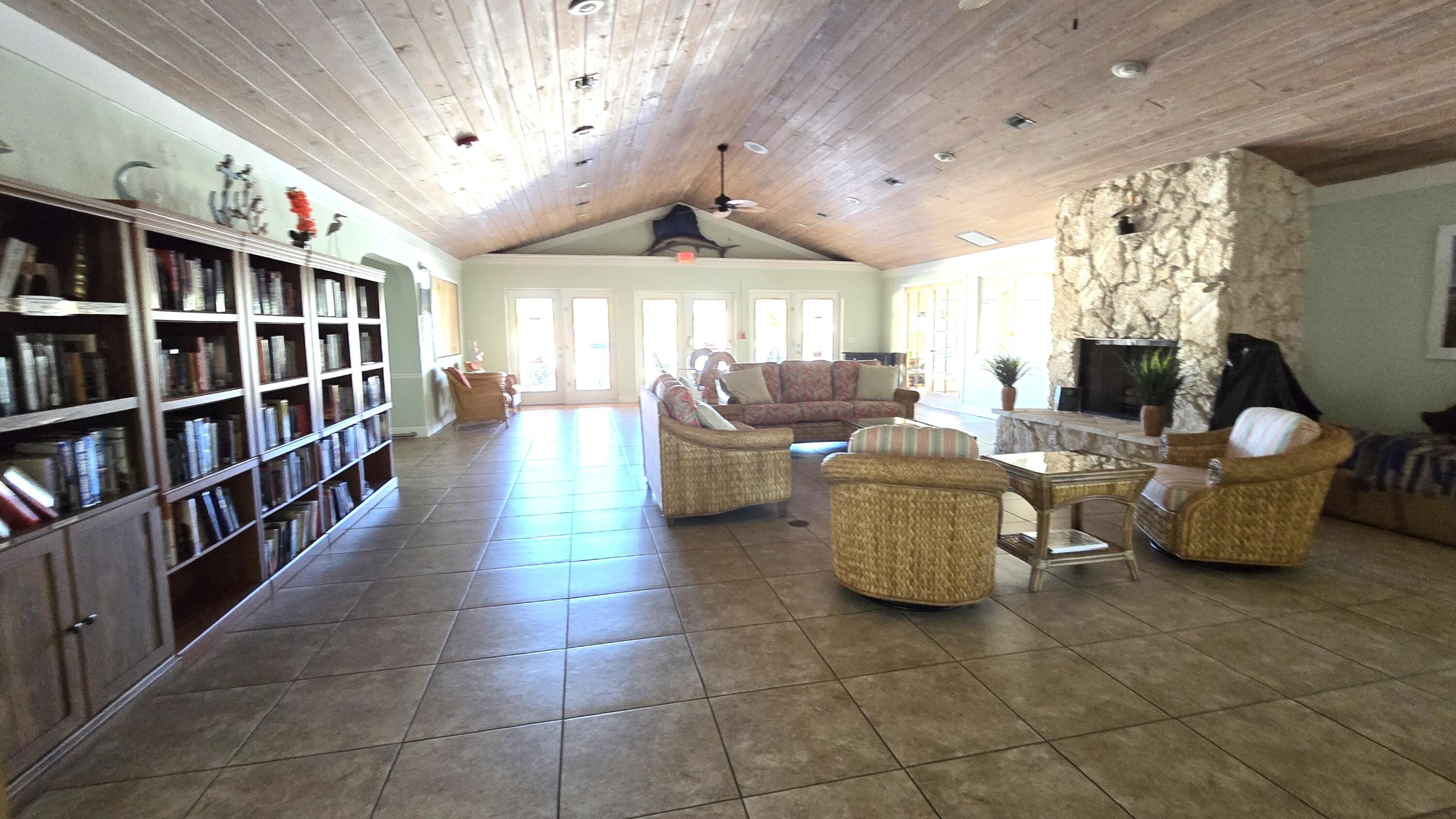 TROPICAL ISLES - Residential