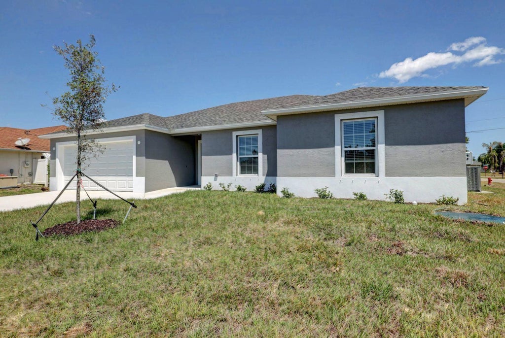 Photo of 508 NW Avon Avenue, Port Saint Lucie, FL 34983 (MLS # R11061906)