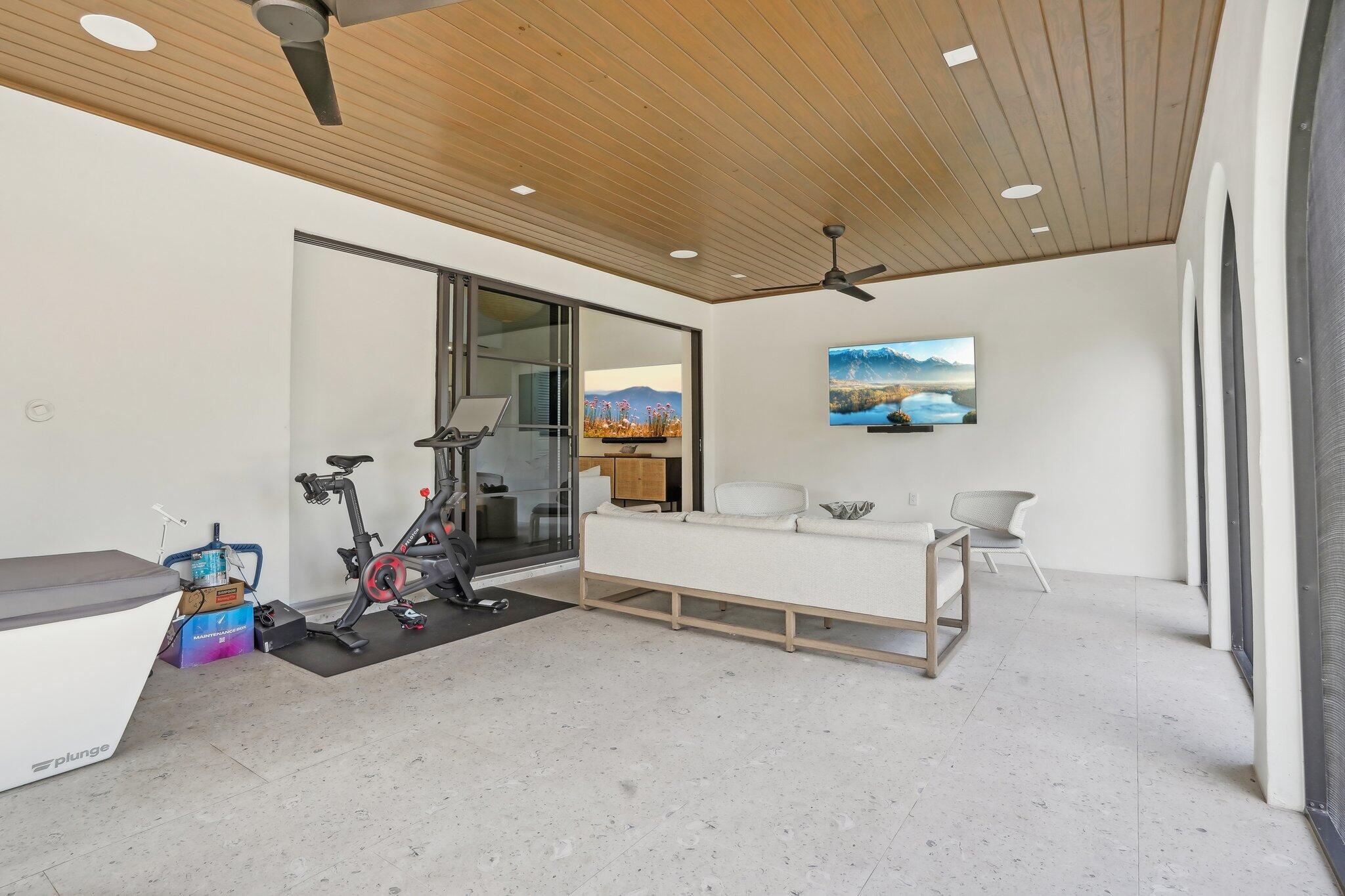 PALM BEACH FARMS CO 11 - Residential