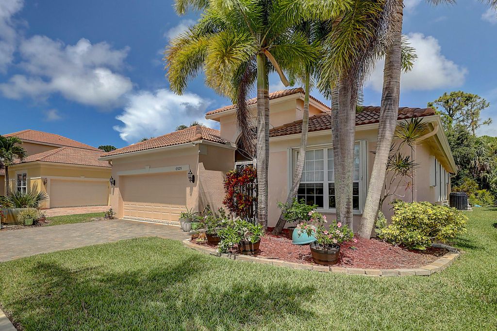 Photo of 6525 SE Broadmoor Lane Ln, Stuart, FL 34997 (MLS # R10813887)
