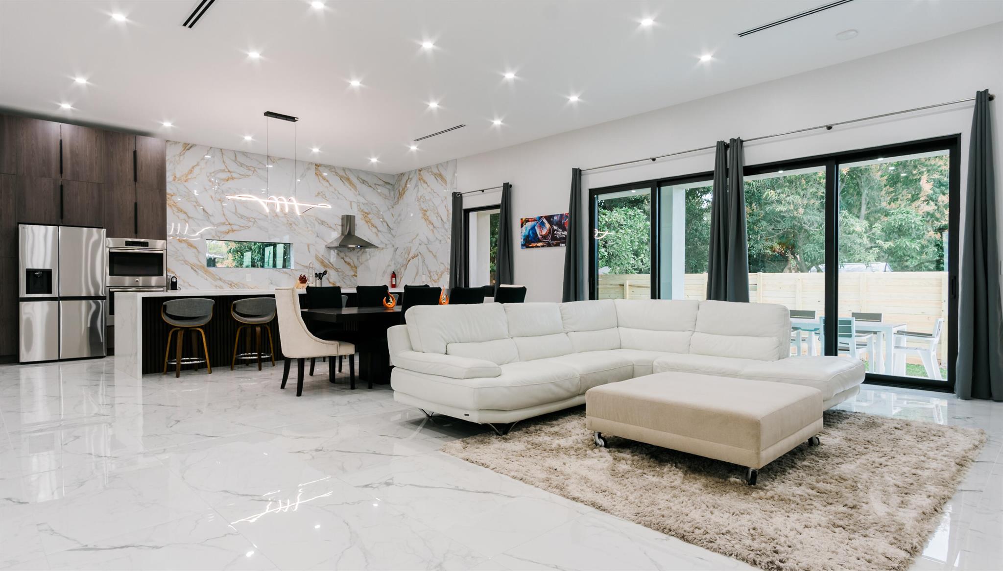 LINCOLN PARK REPLAT - Residential Lease
