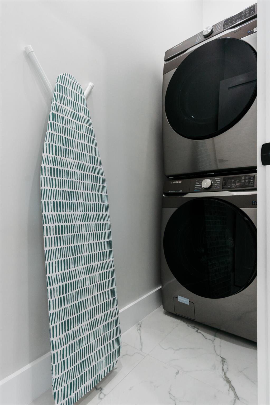 LINCOLN PARK REPLAT - Residential Lease