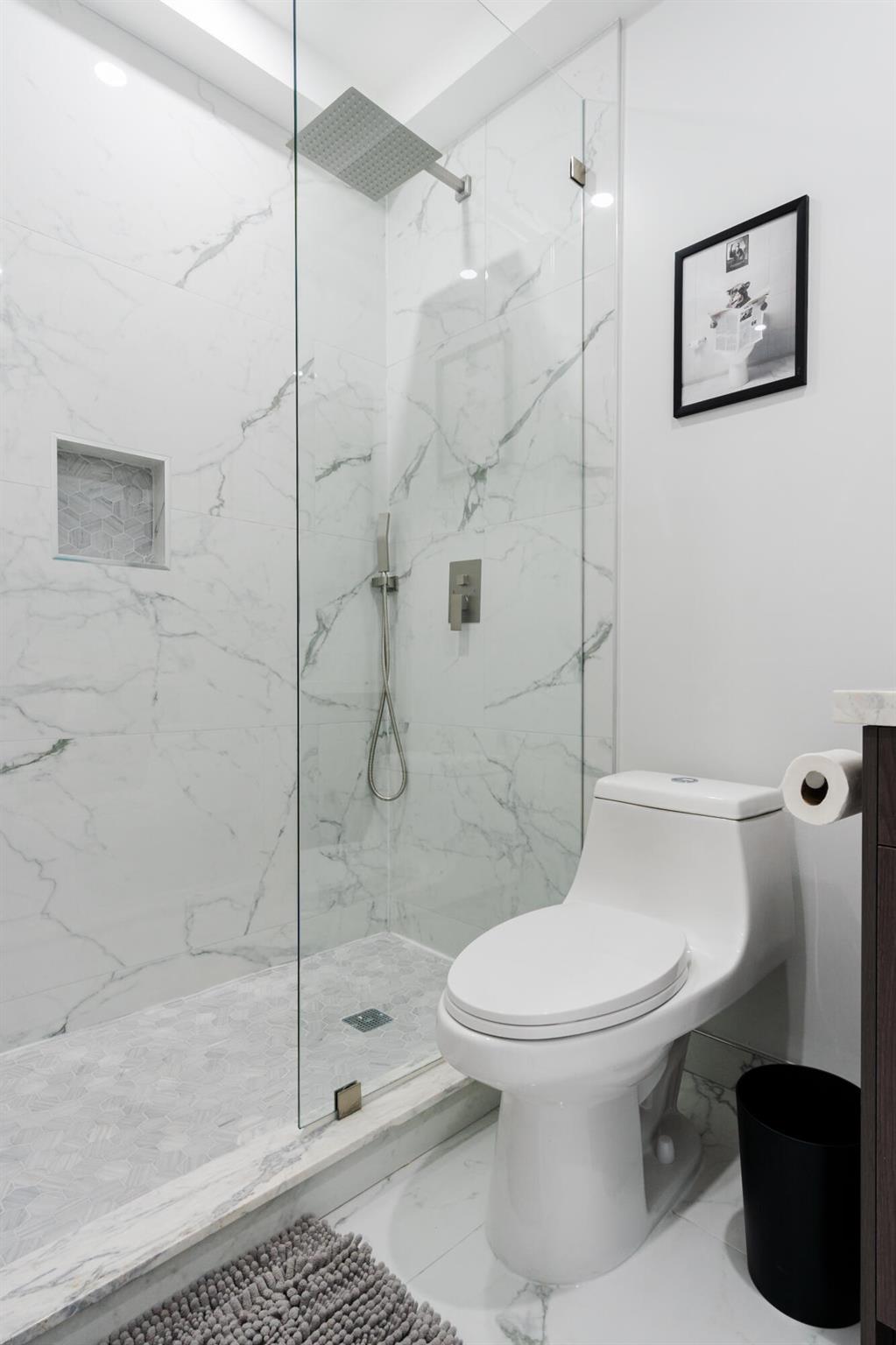 LINCOLN PARK REPLAT - Residential Lease