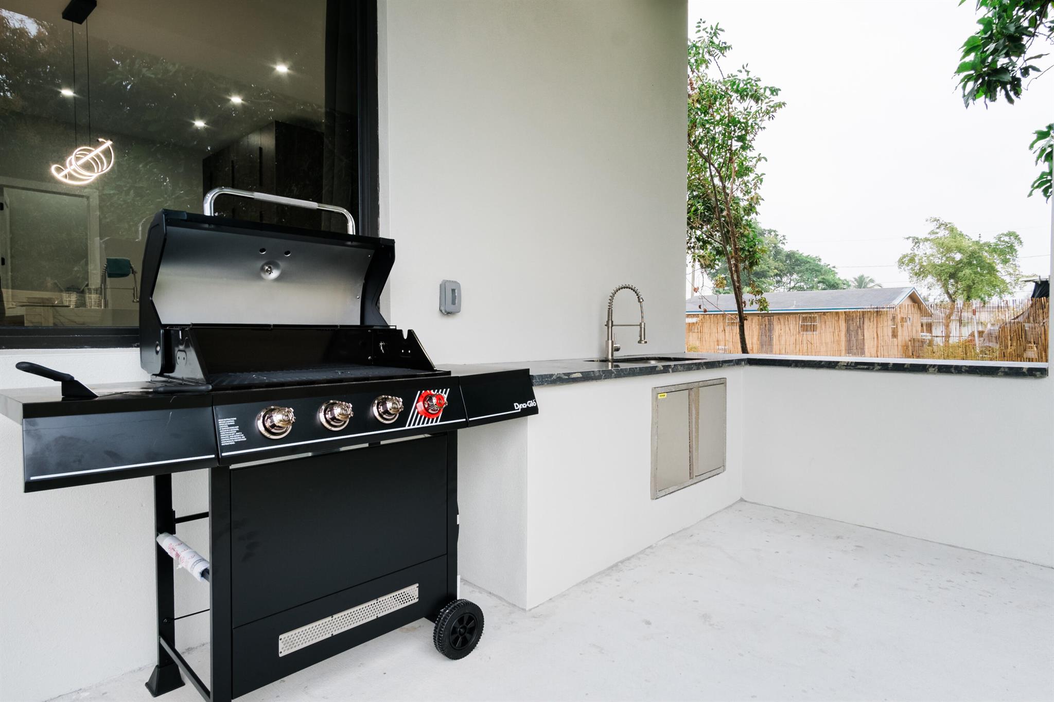 LINCOLN PARK REPLAT - Residential Lease