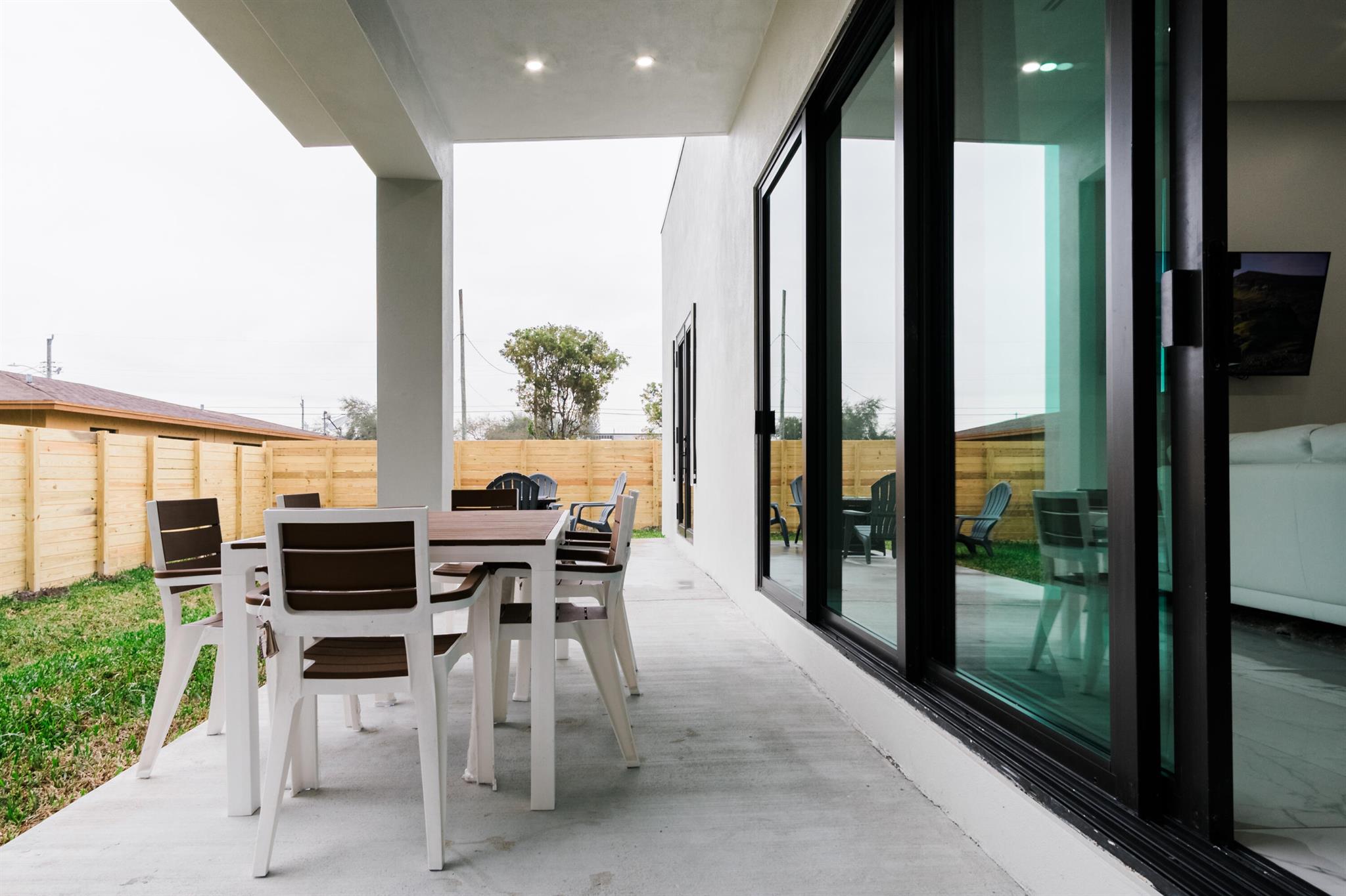 LINCOLN PARK REPLAT - Residential Lease
