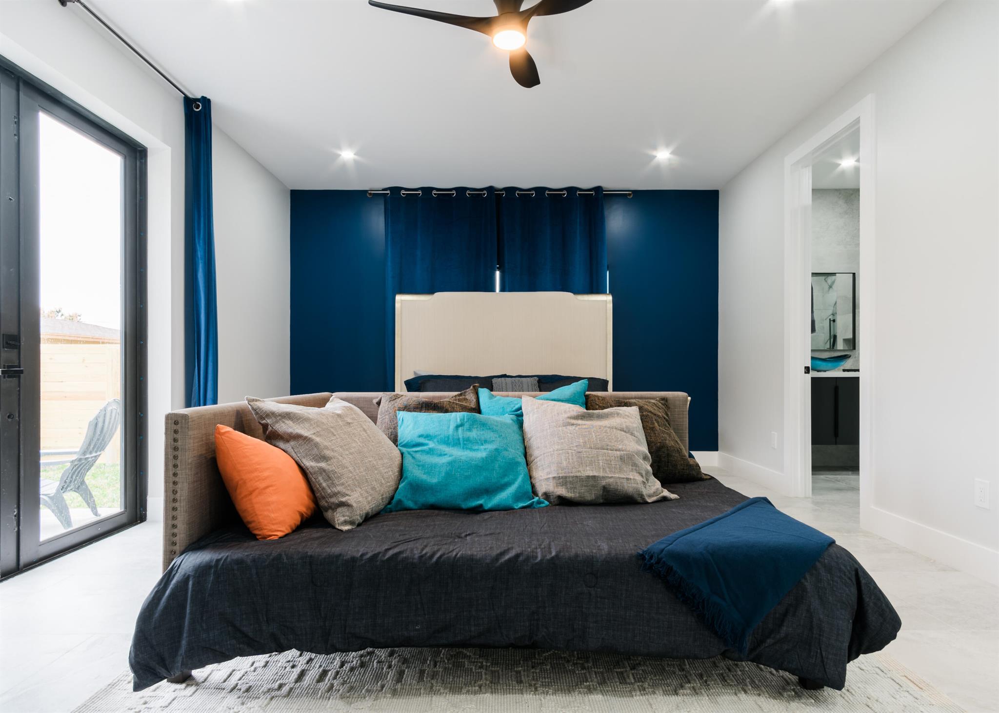 LINCOLN PARK REPLAT - Residential Lease