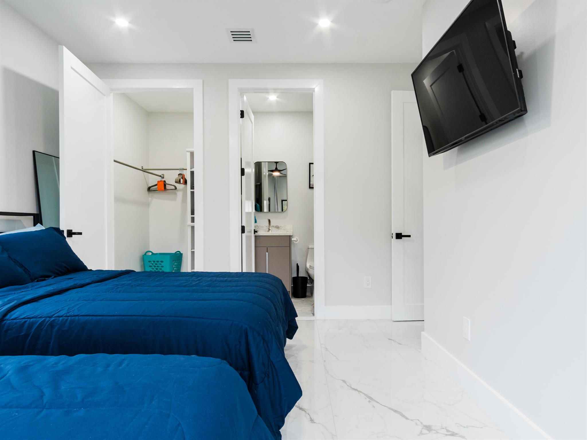 LINCOLN PARK REPLAT - Residential Lease