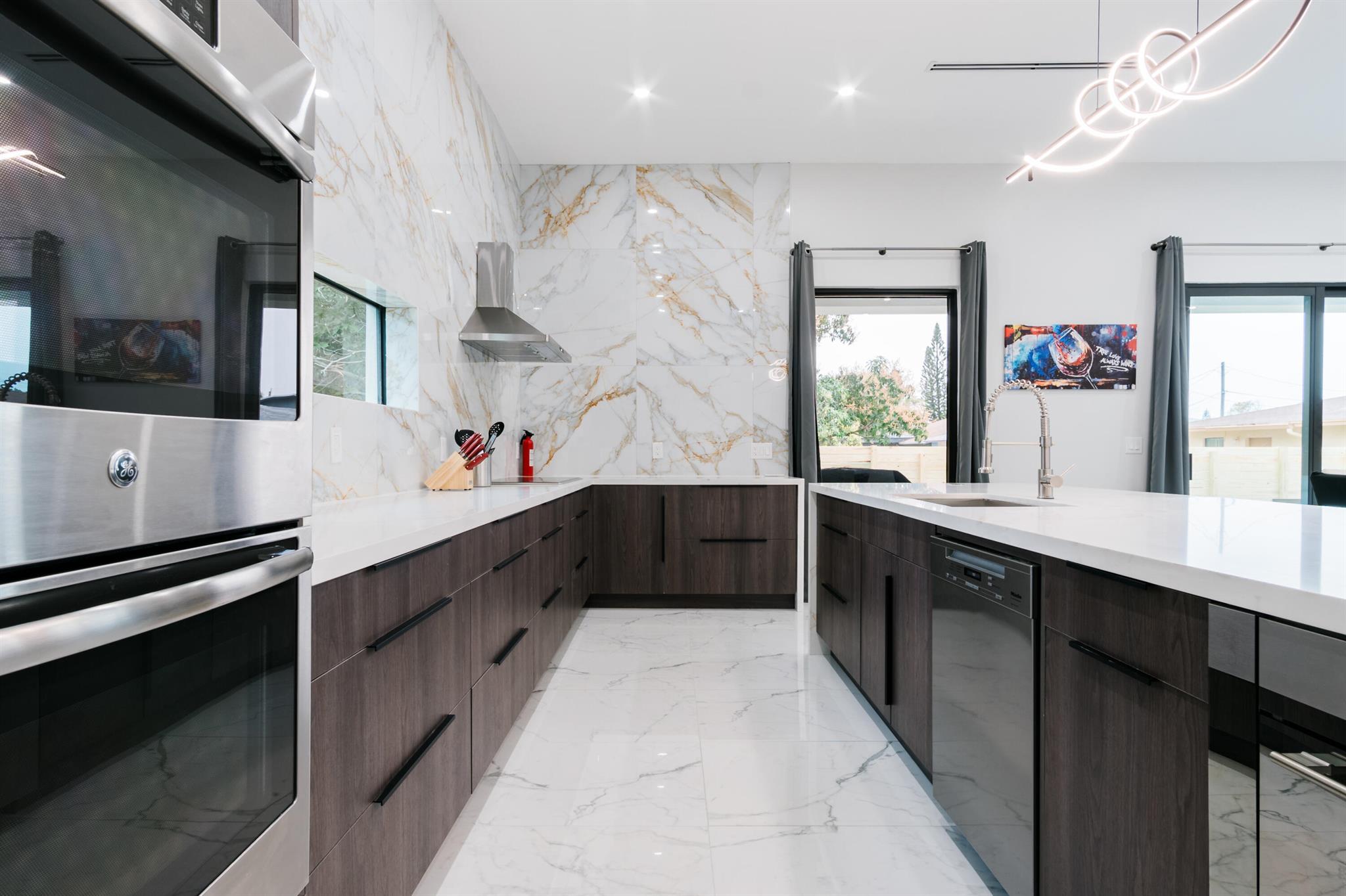 LINCOLN PARK REPLAT - Residential Lease