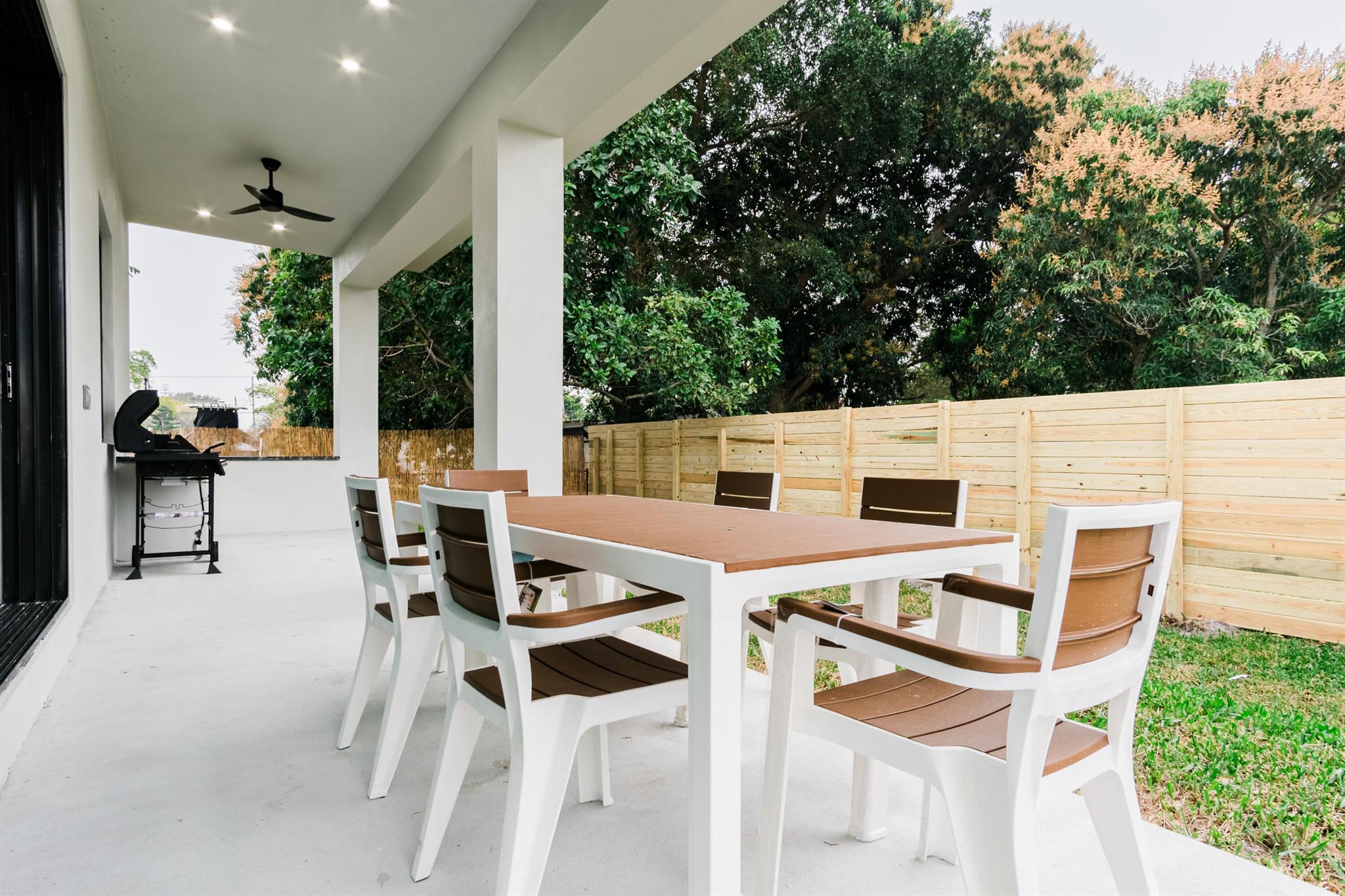 LINCOLN PARK REPLAT - Residential Lease