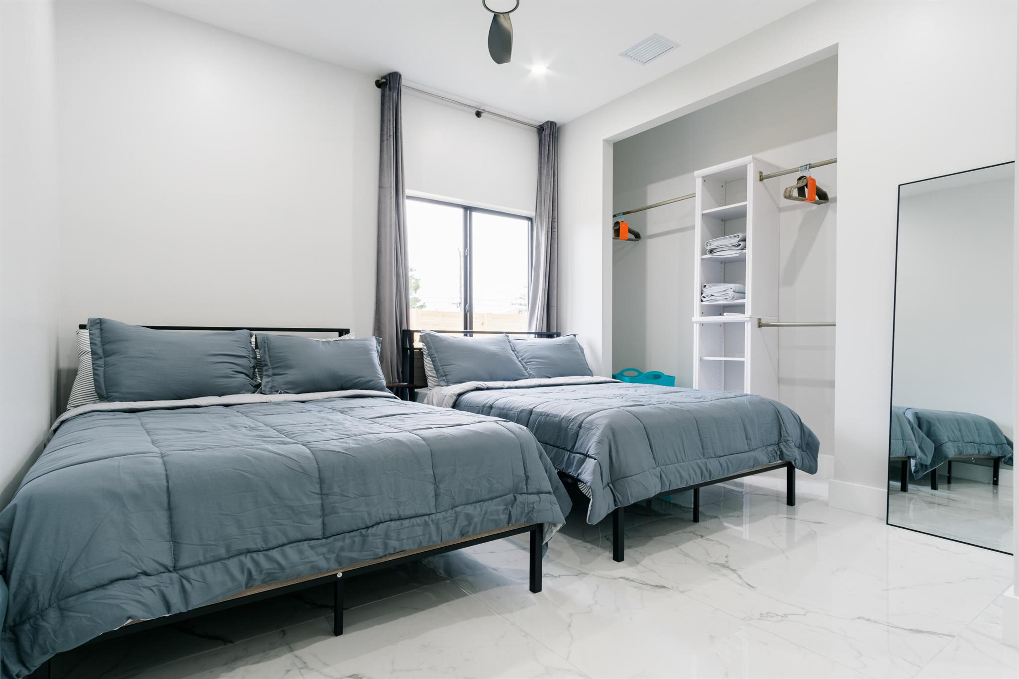 LINCOLN PARK REPLAT - Residential Lease