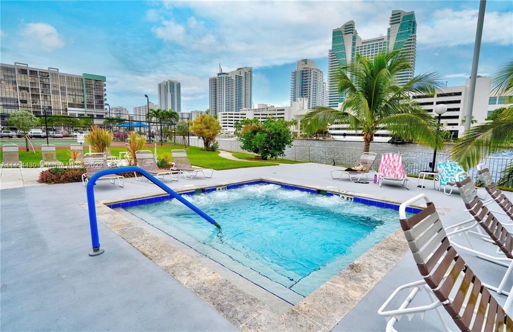 200 LESLIE CONDO - Residential