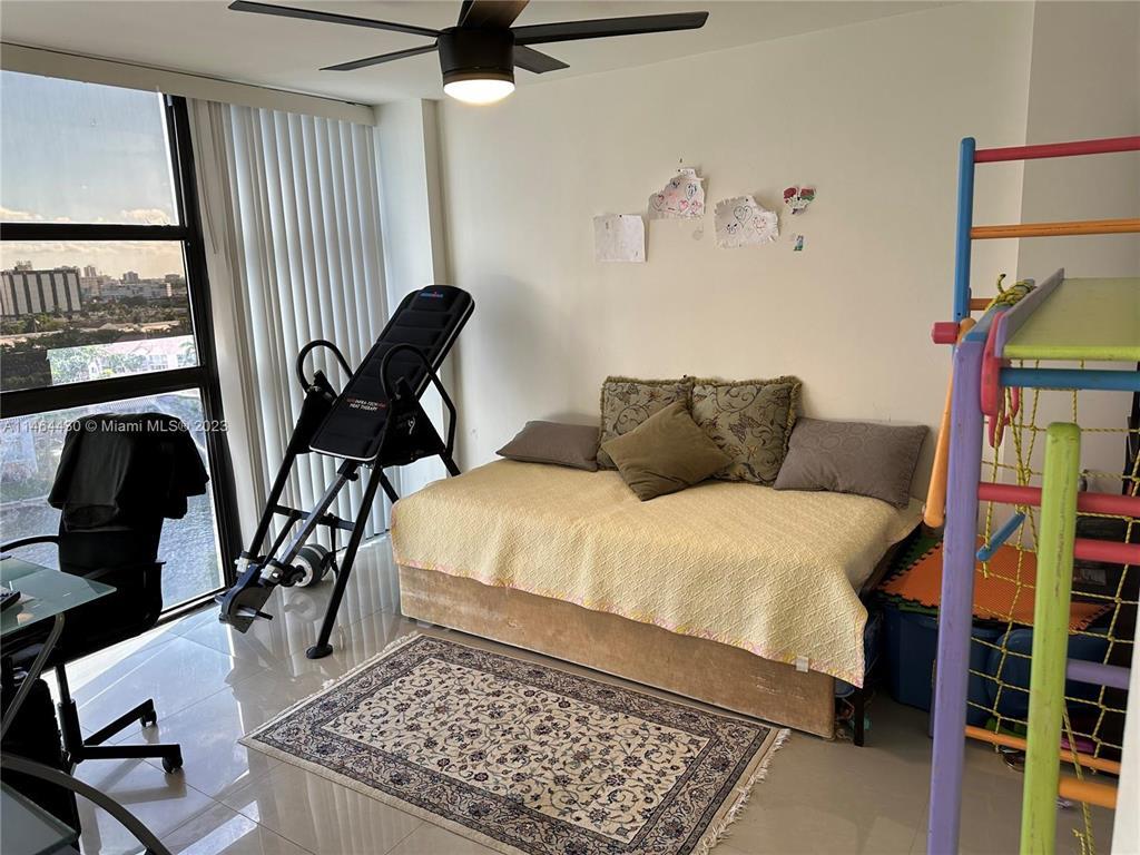 200 LESLIE CONDO - Residential