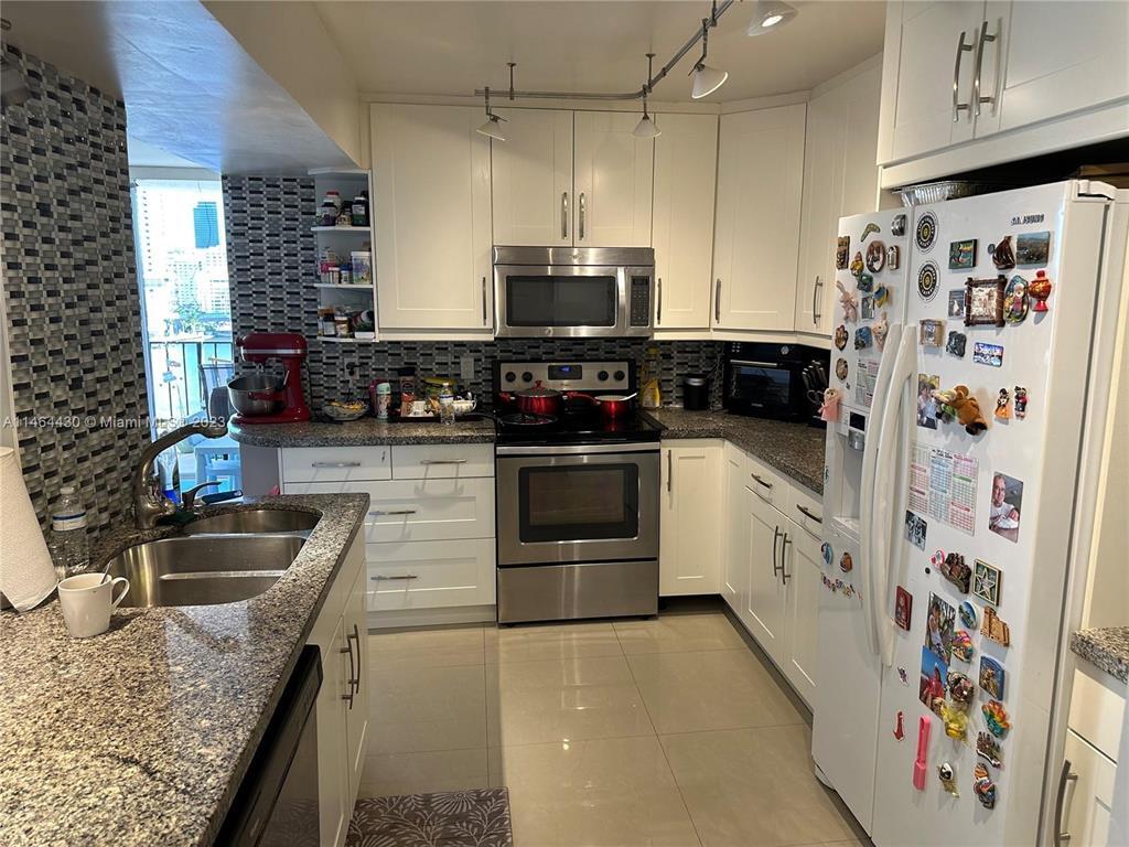 200 LESLIE CONDO - Residential