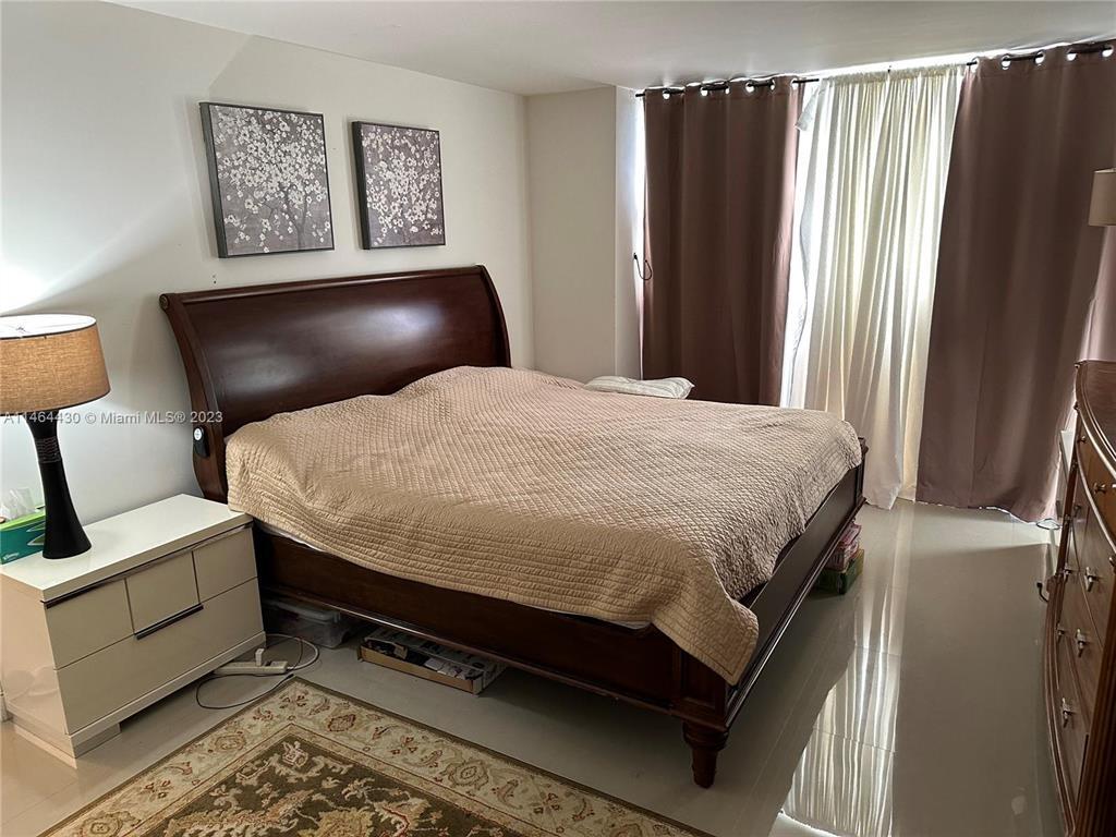 200 LESLIE CONDO - Residential