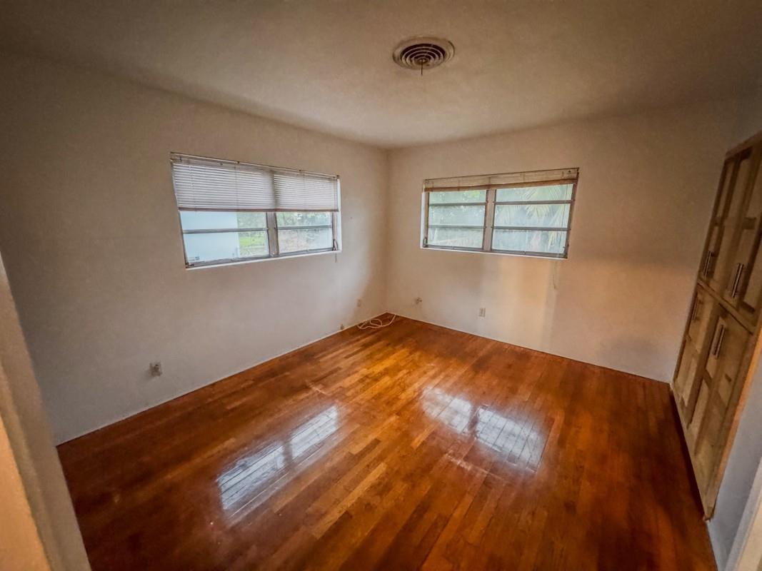 80 NE 48th St