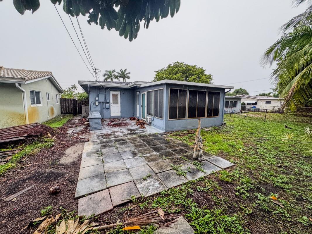 80 NE 48th St